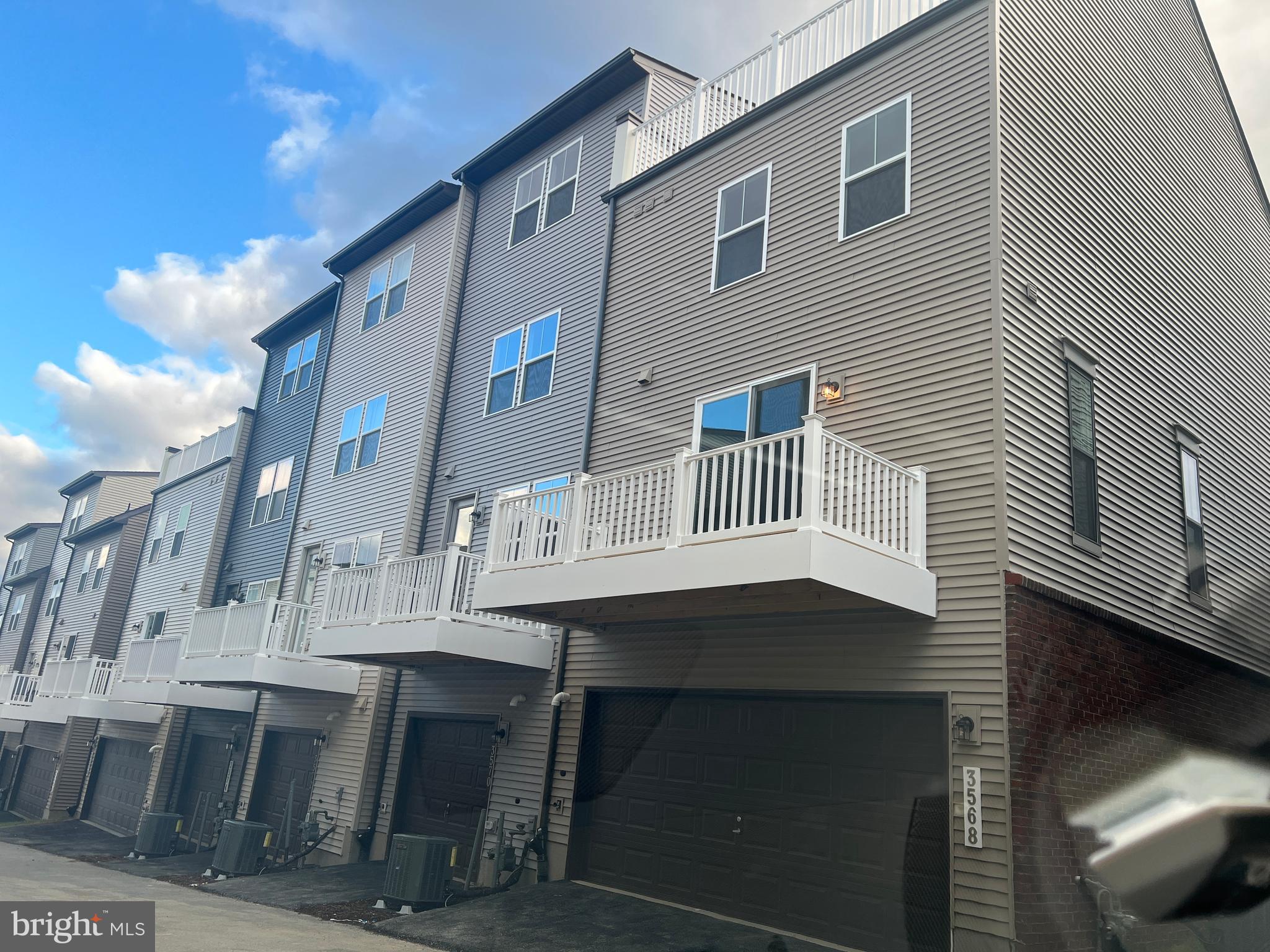 GATEWAY WEST - Residential Lease