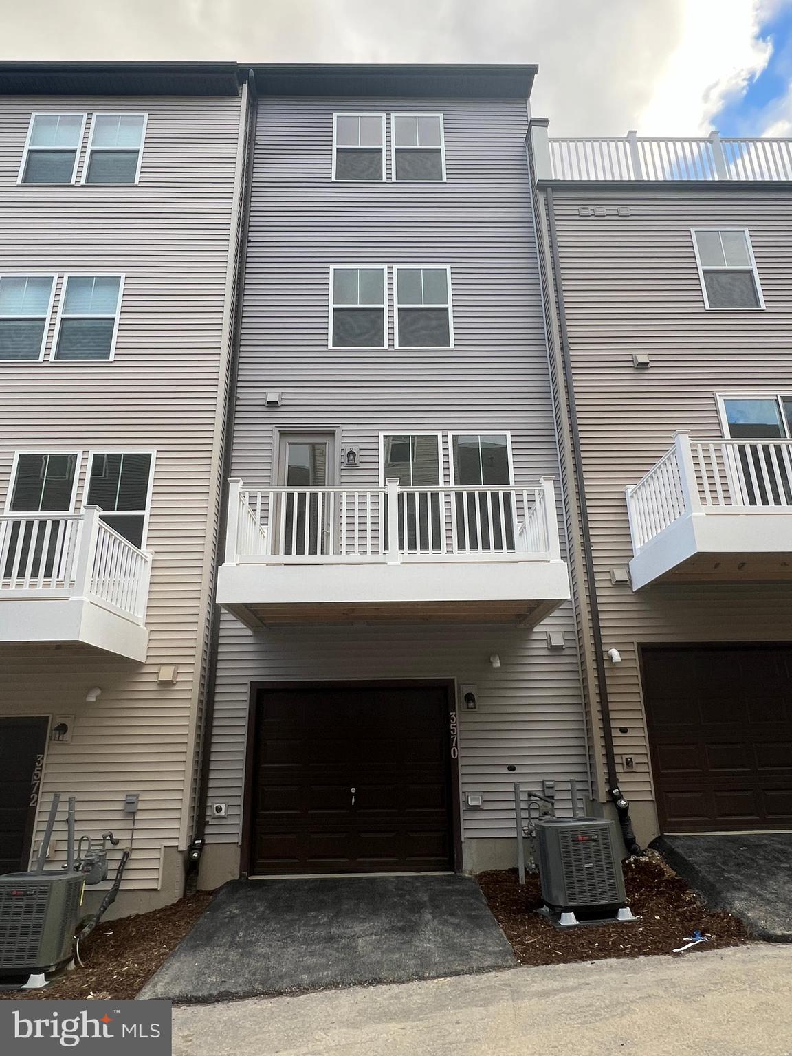 GATEWAY WEST - Residential Lease