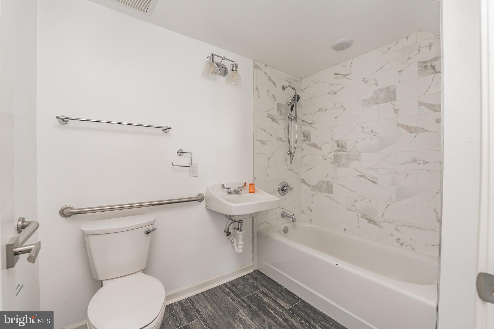 ROXBOROUGH - Residential Lease