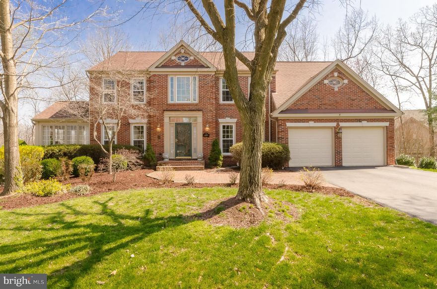 Priced well below comps for this size of a home. Put in your dream kitchen and get every dollar back in sweat equity!This lovely single family Home is Light Filled and Spacious! Great Open Floor Plan with gleaming Hard Woods! 2 story foyer, bright sun room, large deck! Tucked away in quiet cul-de-sac. Fantastic opportunity to own a Beautiful 3 Lvl home nestled in the Virginia Run community.