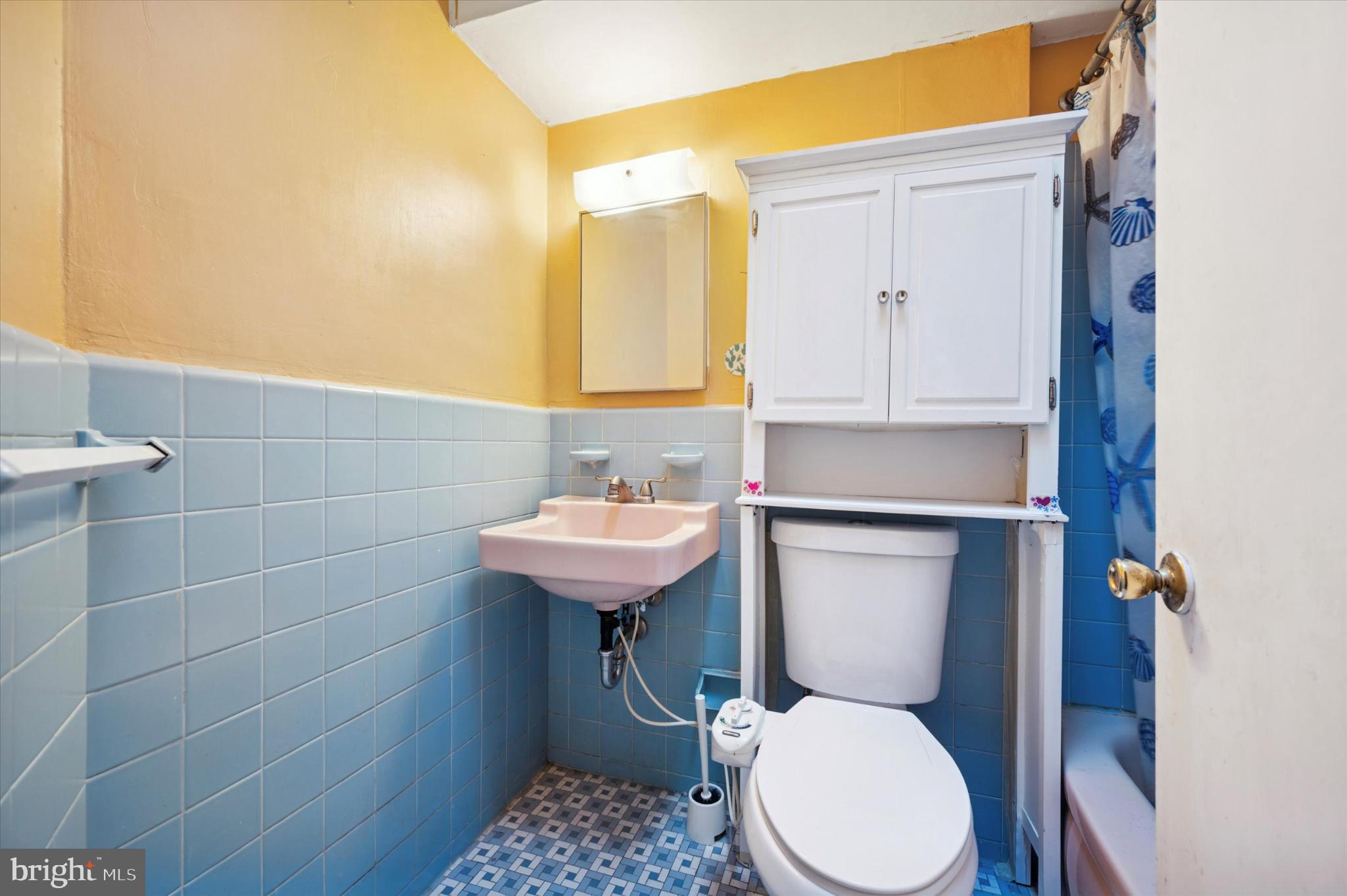 EAST OAK LANE - Residential