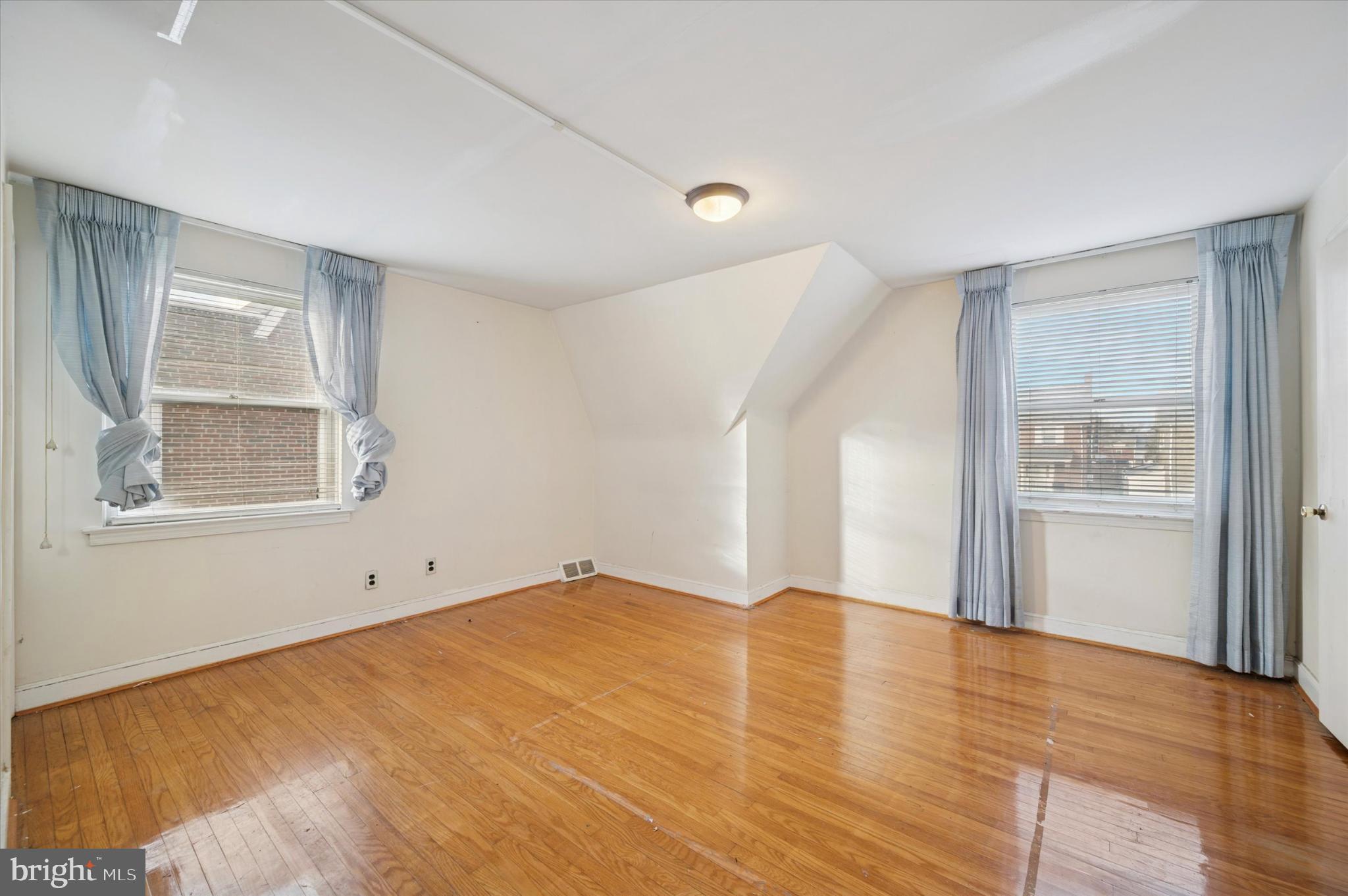 EAST OAK LANE - Residential