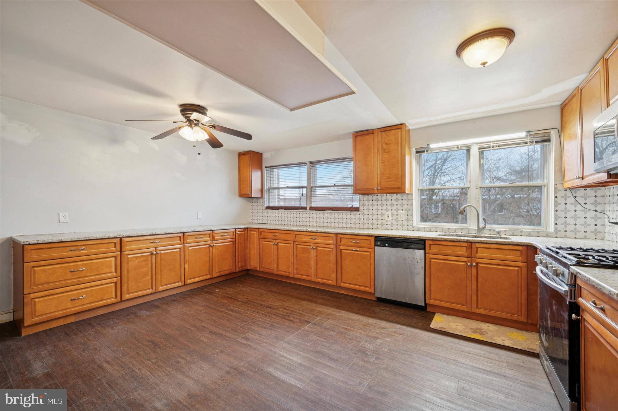 EAST OAK LANE - Residential