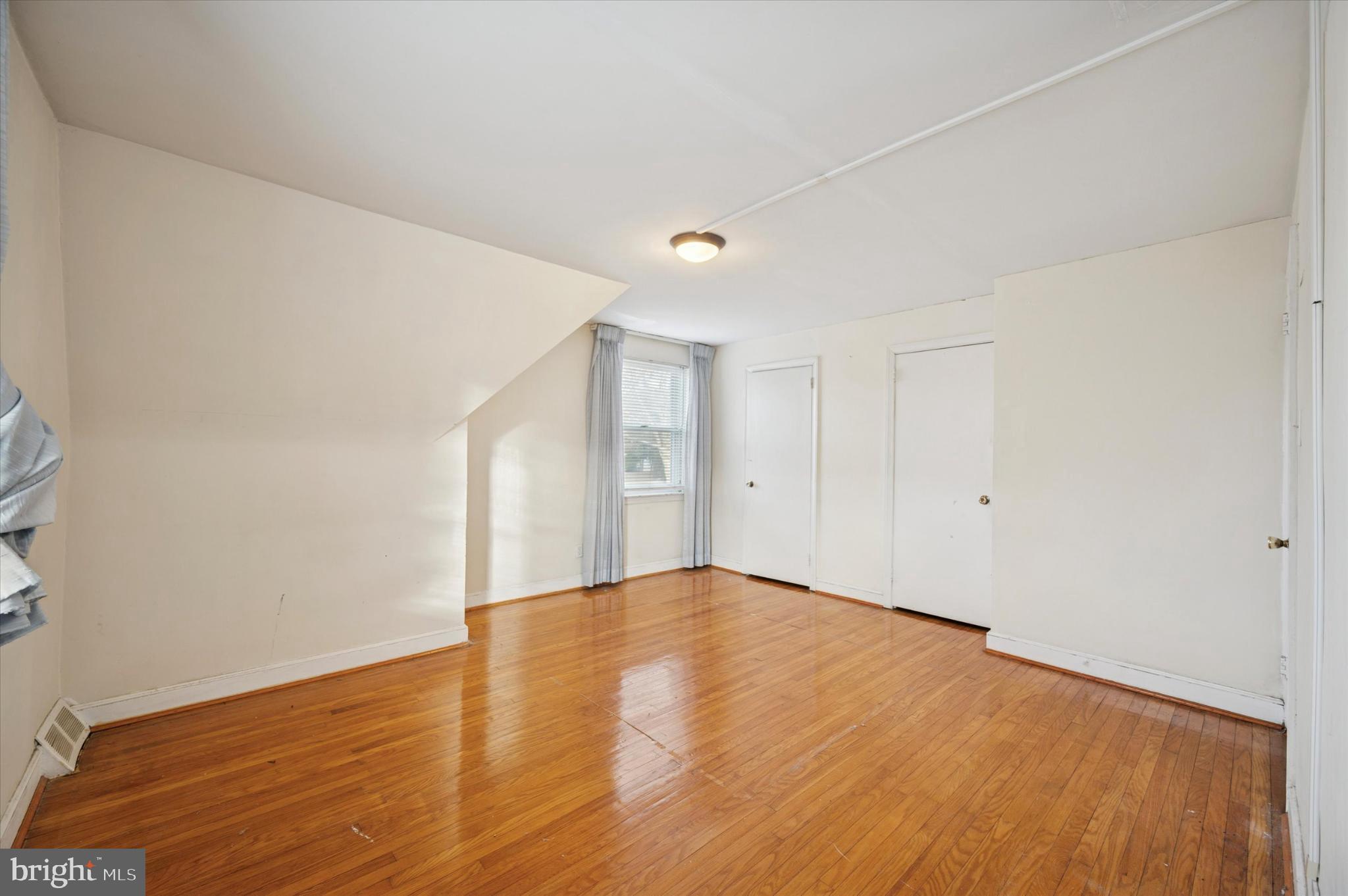 EAST OAK LANE - Residential