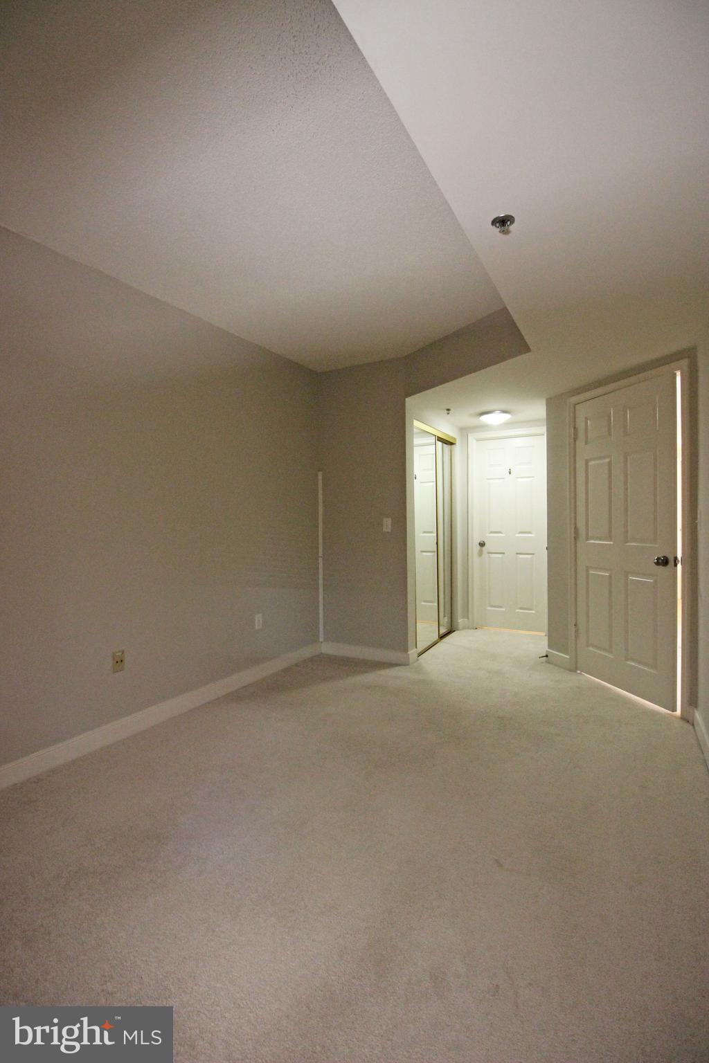 WINDSOR PLAZA - Residential Lease