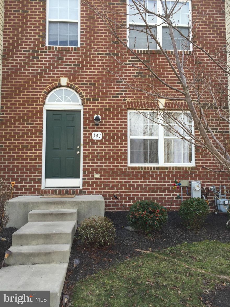 BEAUTIFUL TOWNHOME IN THE HEART OF HAVRE DE GRACE! WELL MAINTAINED WITH PLENTY OF PARKING  AND EASY TO SHOW!  ONLY MINUTES TO I95, APG AND THE MARC TRAIN! Great Price!