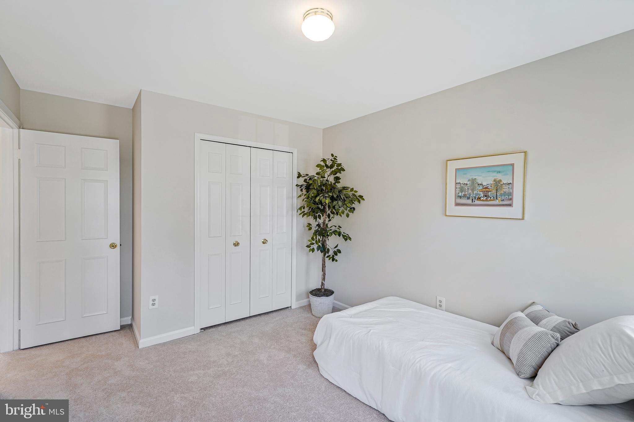 SOUTH RUN OAKS - Residential