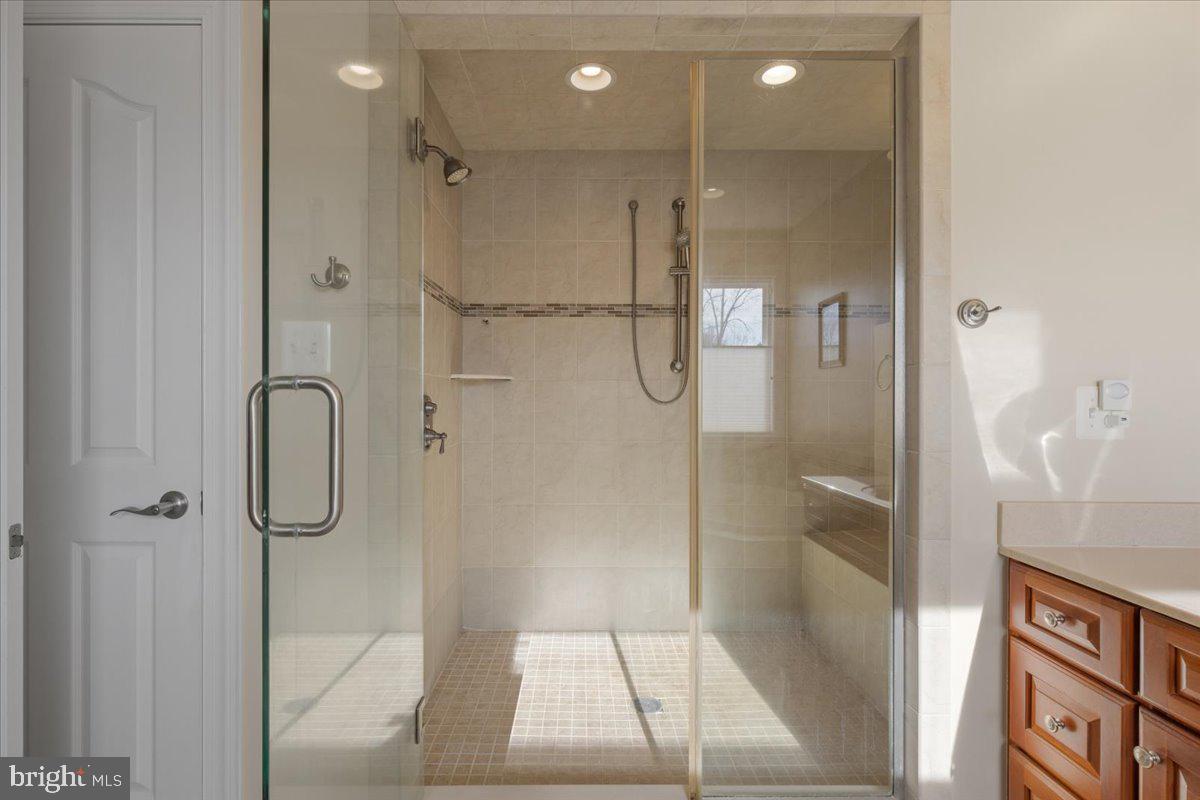 OAKLAND HALL - Residential