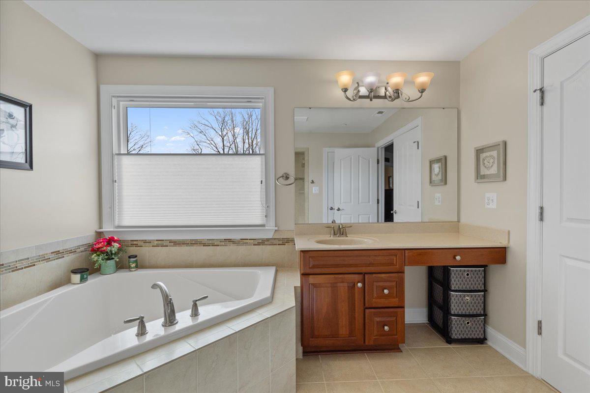 OAKLAND HALL - Residential