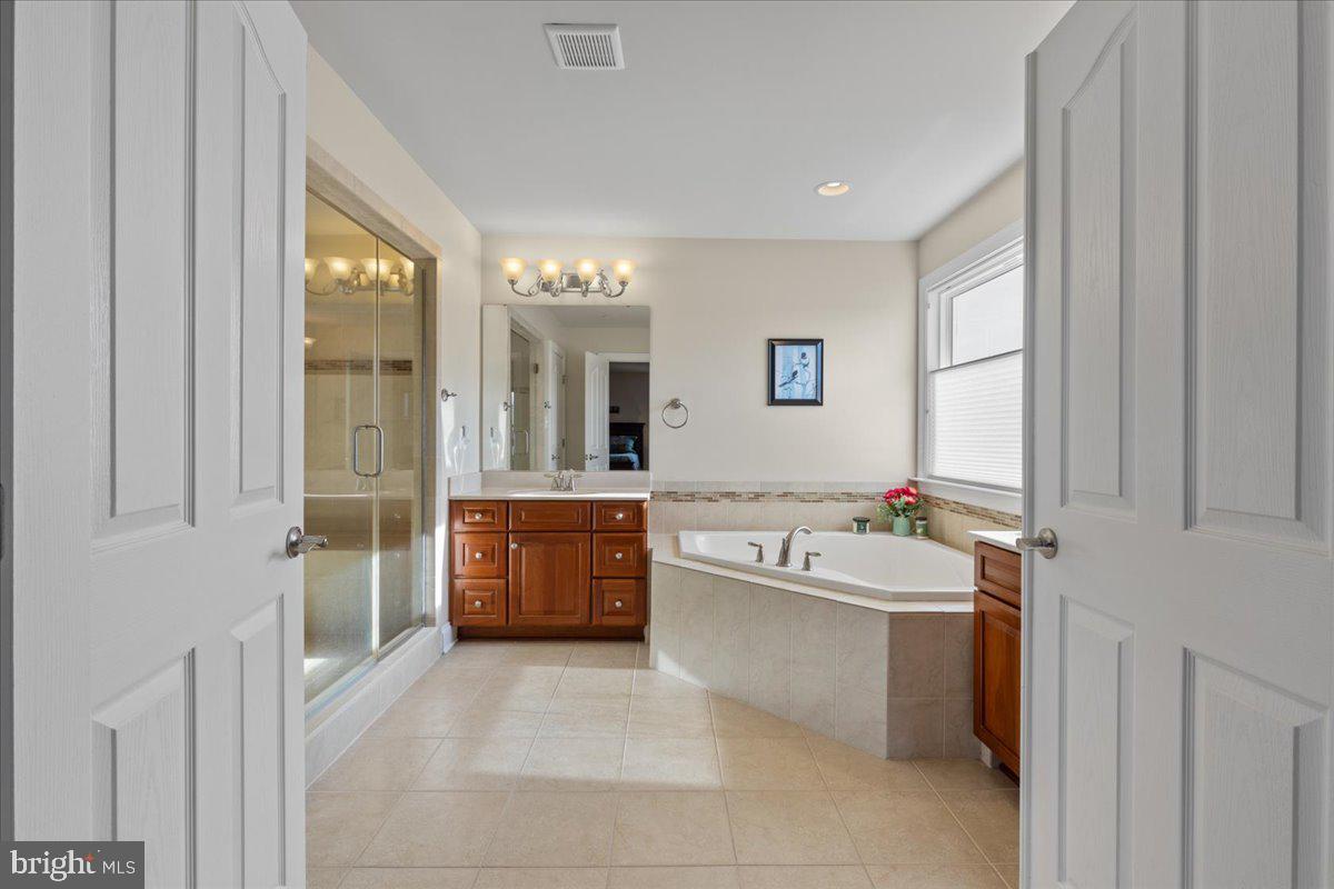 OAKLAND HALL - Residential