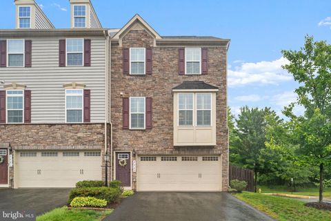 Photo of 7723 Milton Circle, GAINESVILLE, VA 20155 (MLS # VAPW2120806)