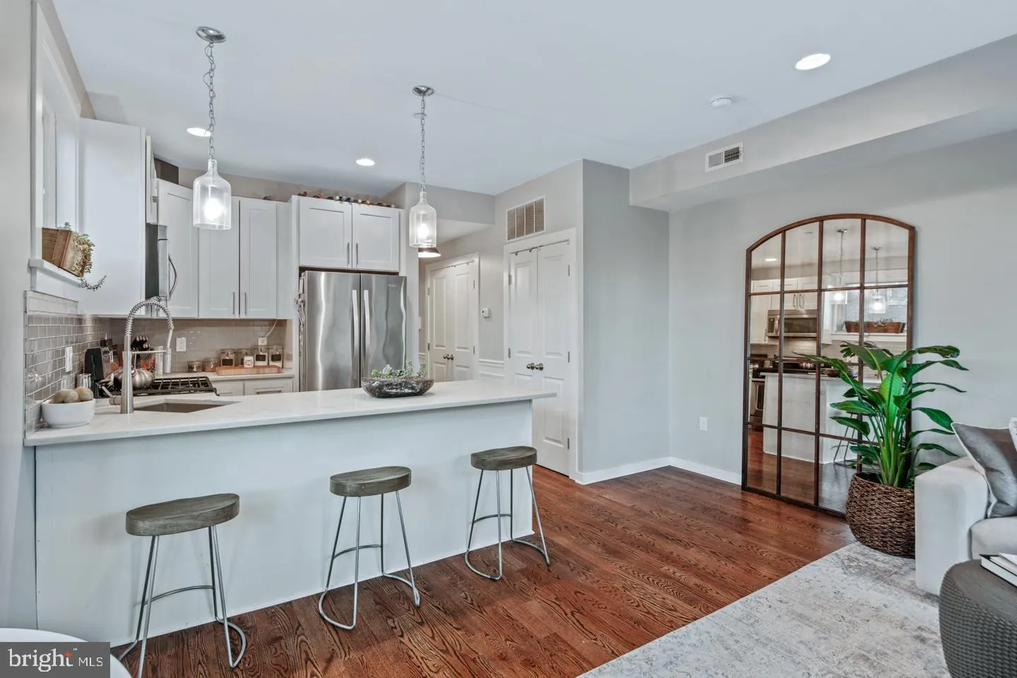 Philadelphia, Pennsylvania 19130, United States, 2 Bedrooms Bedrooms, ,2 BathroomsBathrooms,Residential,Active,89045