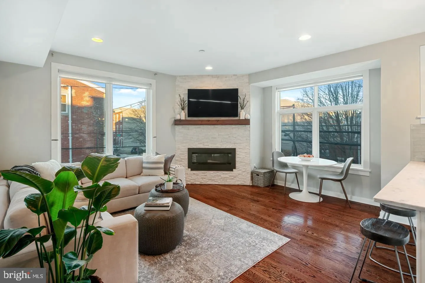 Philadelphia, Pennsylvania 19130, United States, 2 Bedrooms Bedrooms, ,2 BathroomsBathrooms,Residential,Active,89045