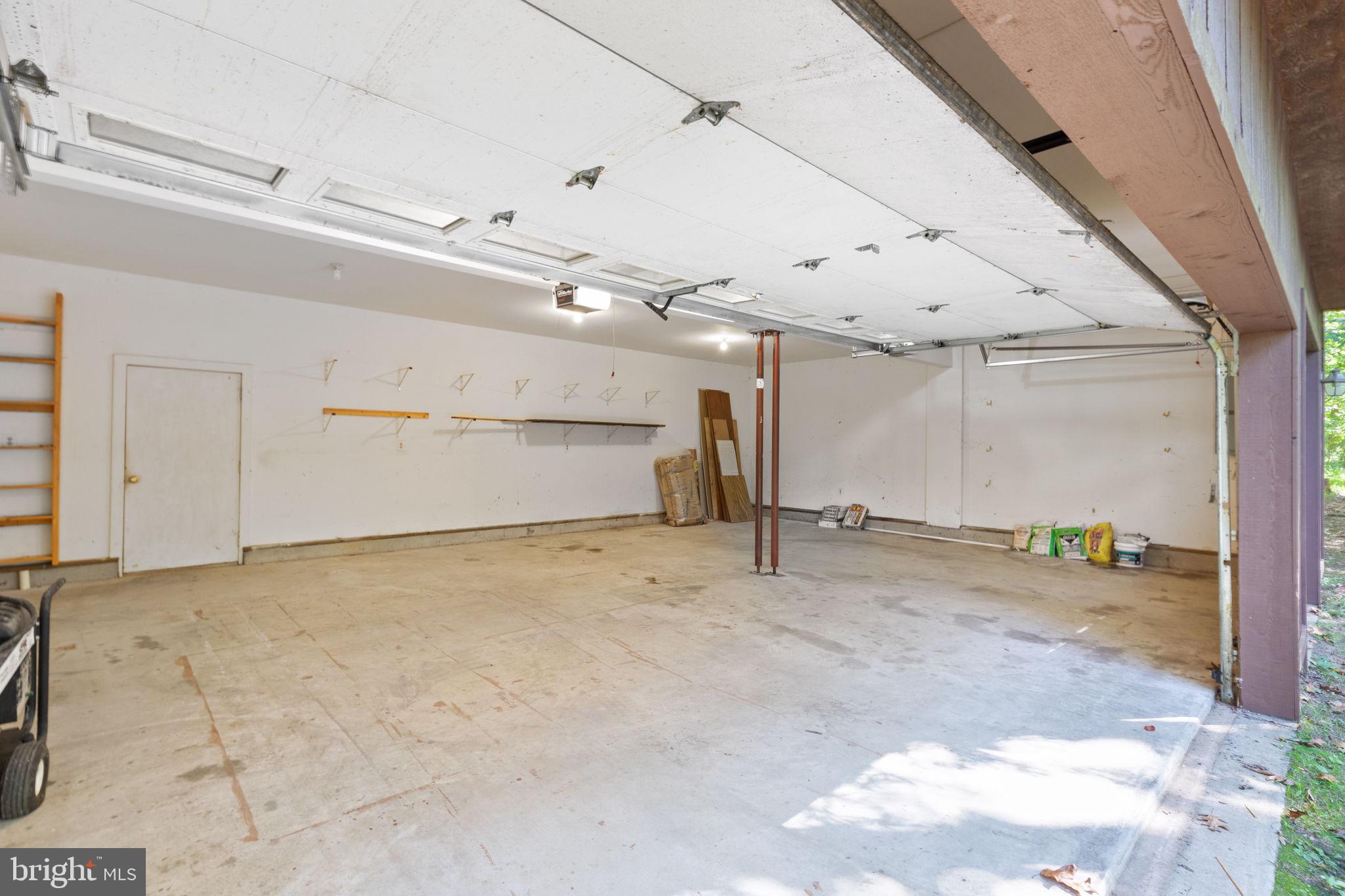 HUNTING HILL FARMS - Residential