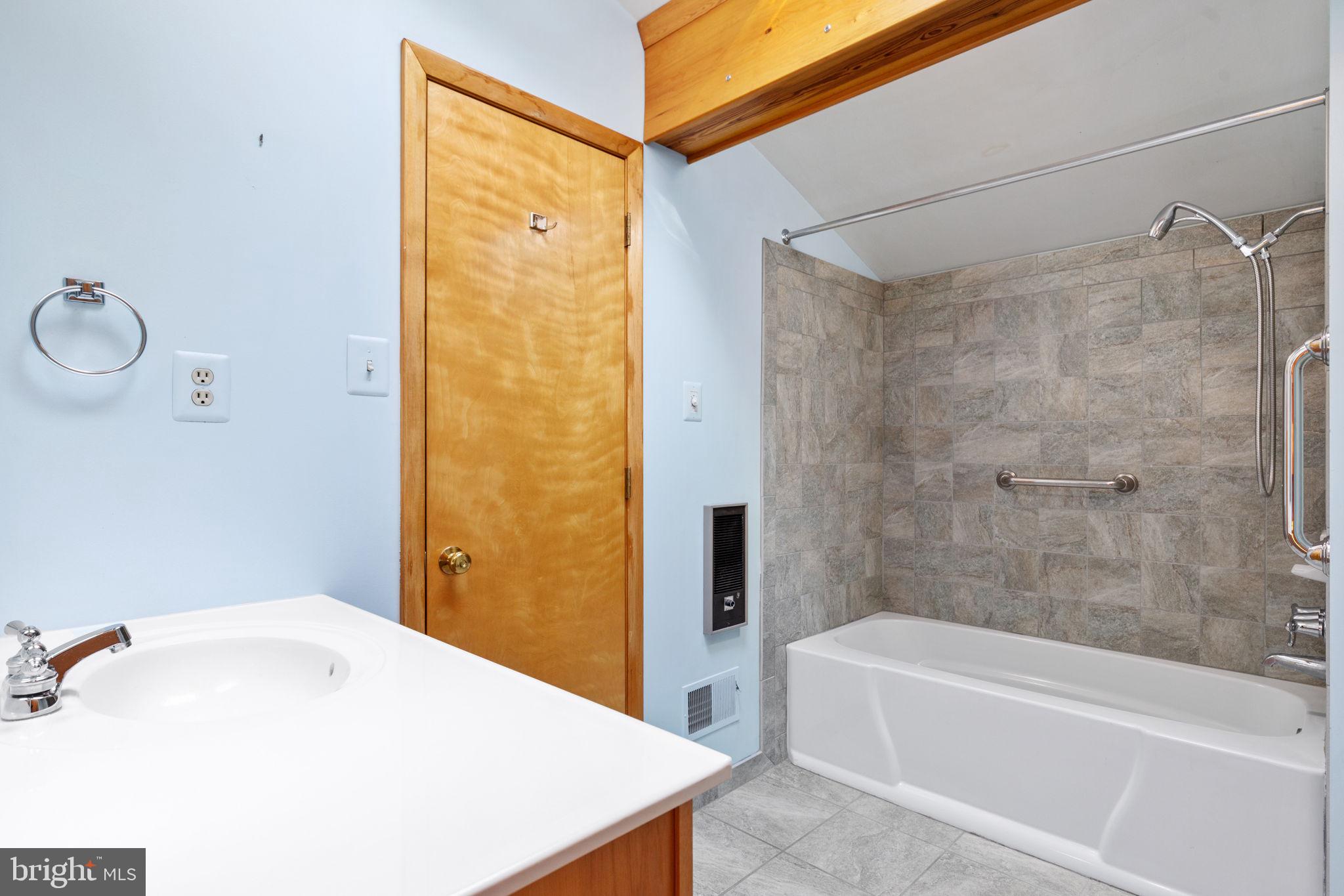 HUNTING HILL FARMS - Residential