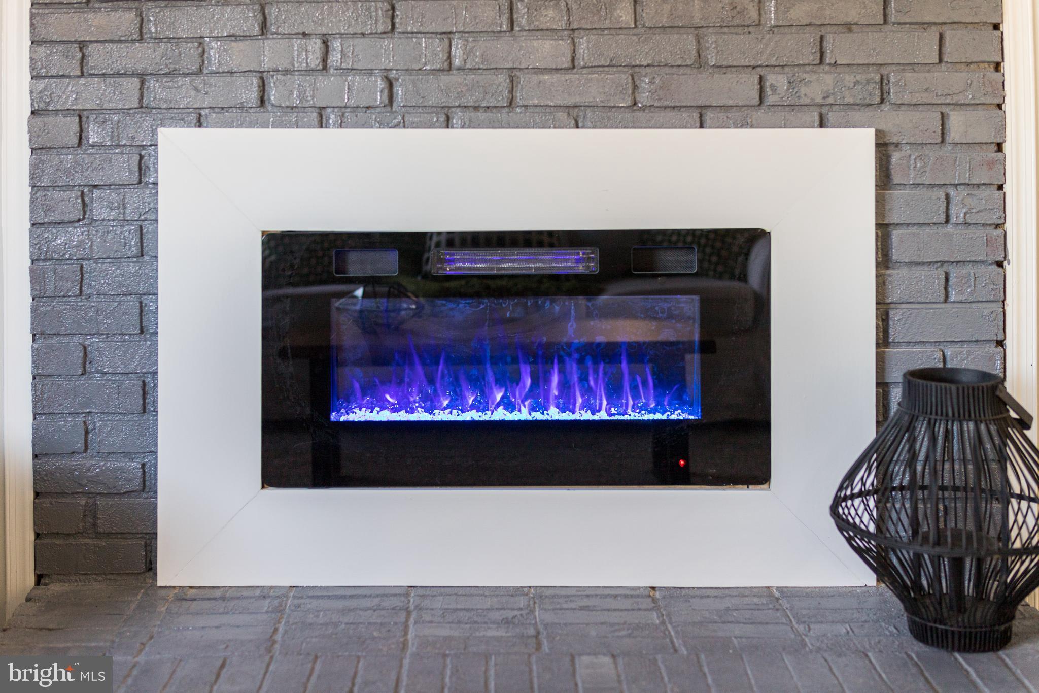 WOODLAND BEACH - Residential