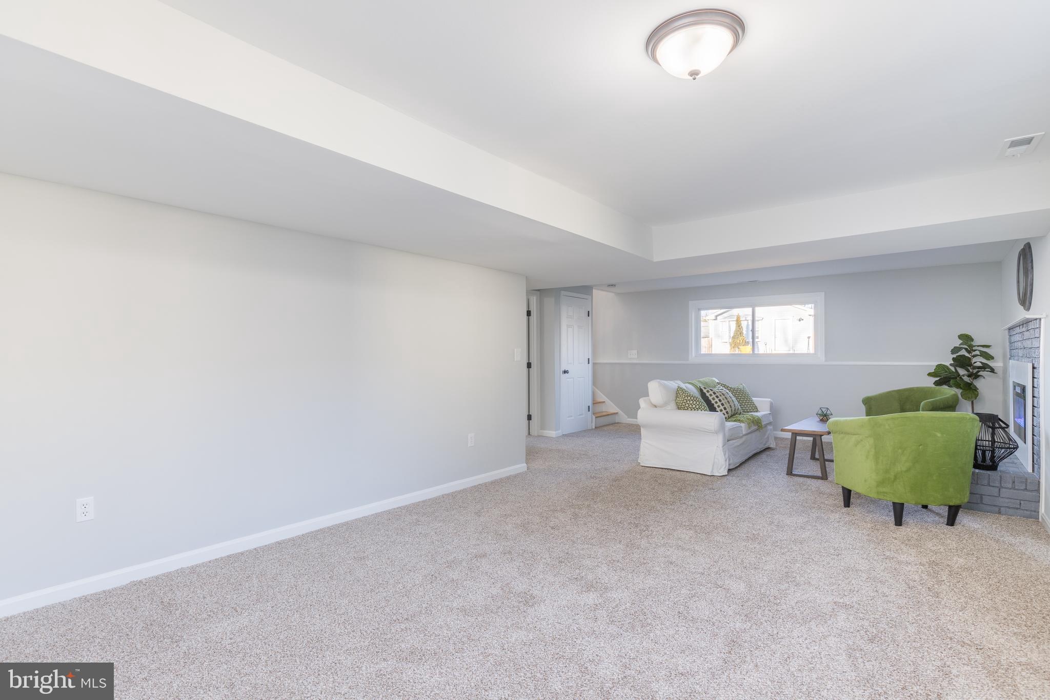 WOODLAND BEACH - Residential