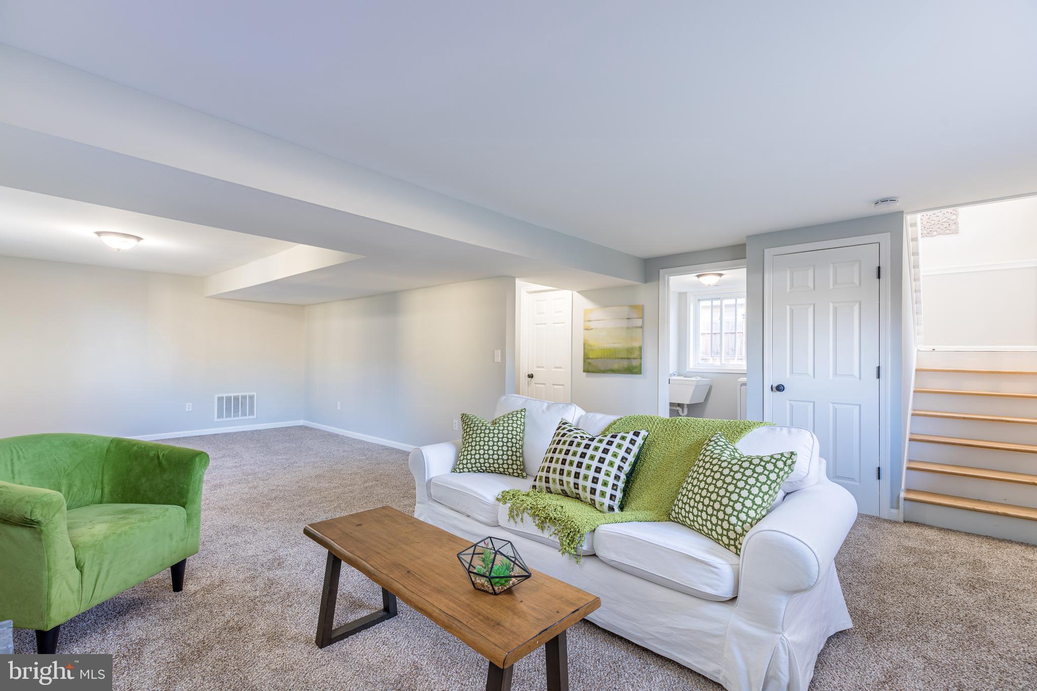 WOODLAND BEACH - Residential