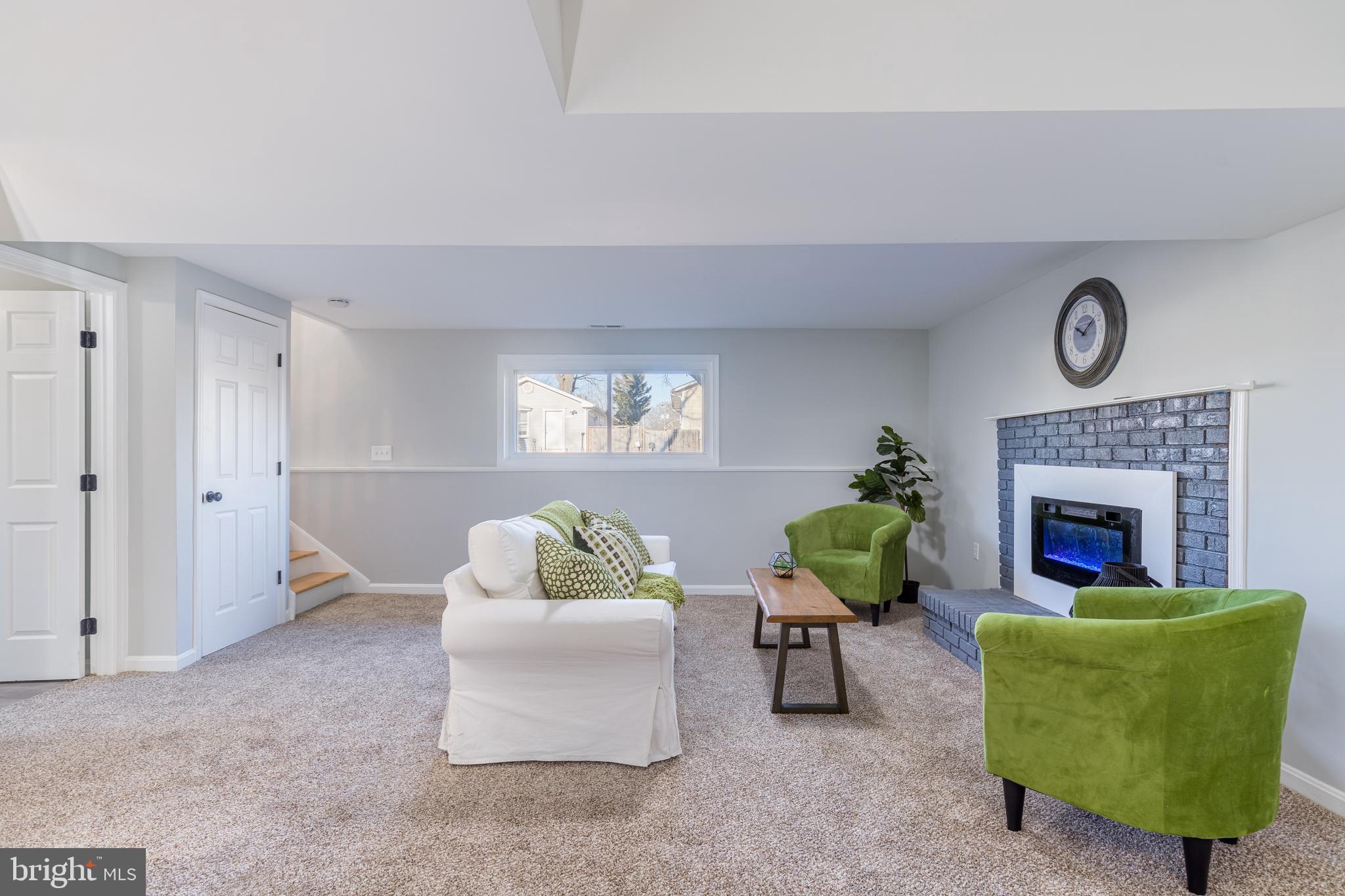 WOODLAND BEACH - Residential