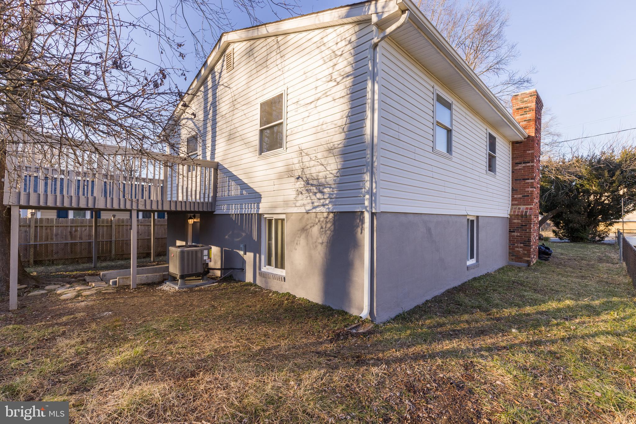 WOODLAND BEACH - Residential