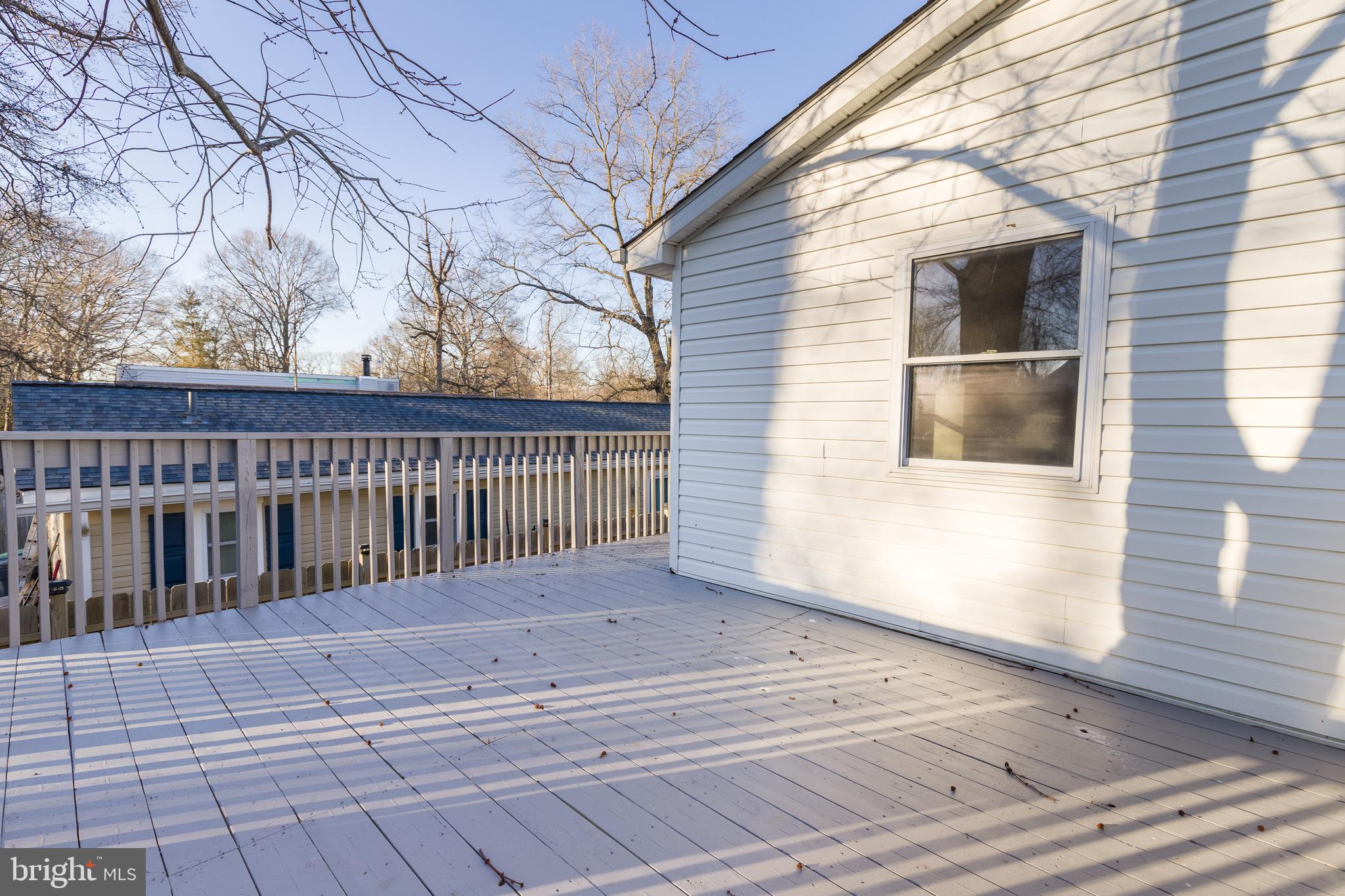 WOODLAND BEACH - Residential