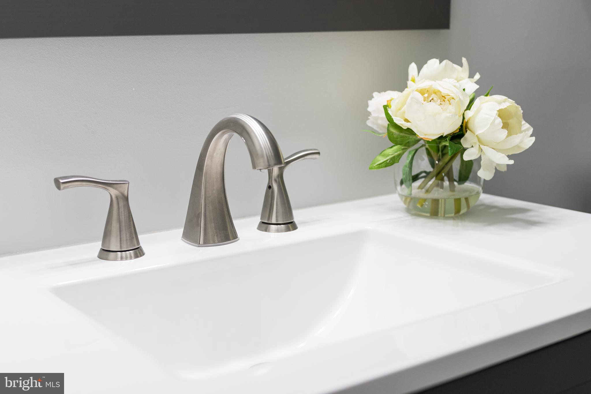 WOODLAND BEACH - Residential