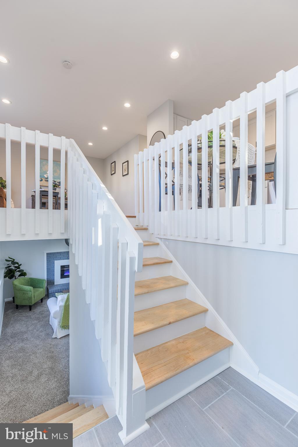 WOODLAND BEACH - Residential