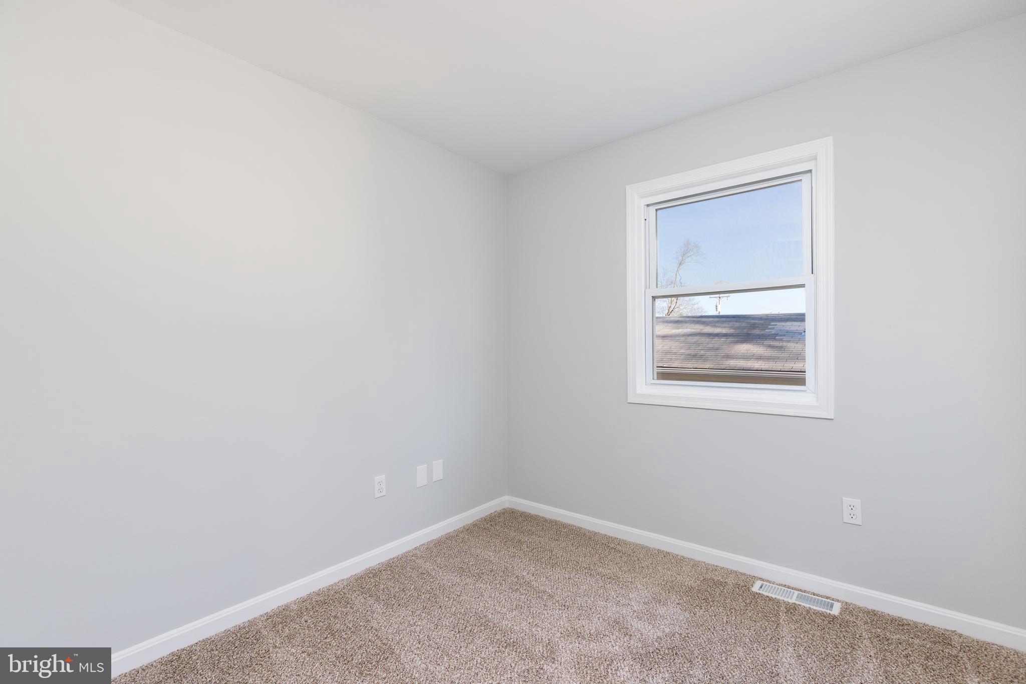 WOODLAND BEACH - Residential