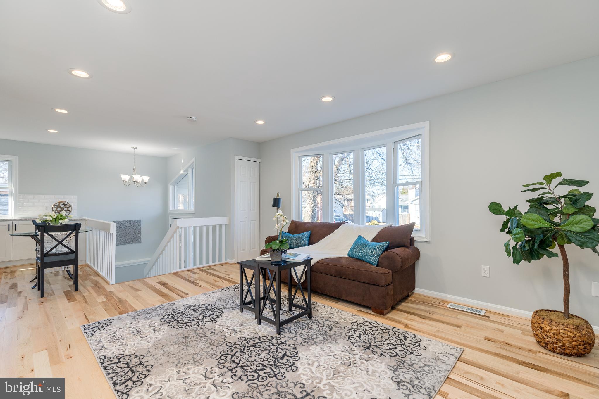 WOODLAND BEACH - Residential