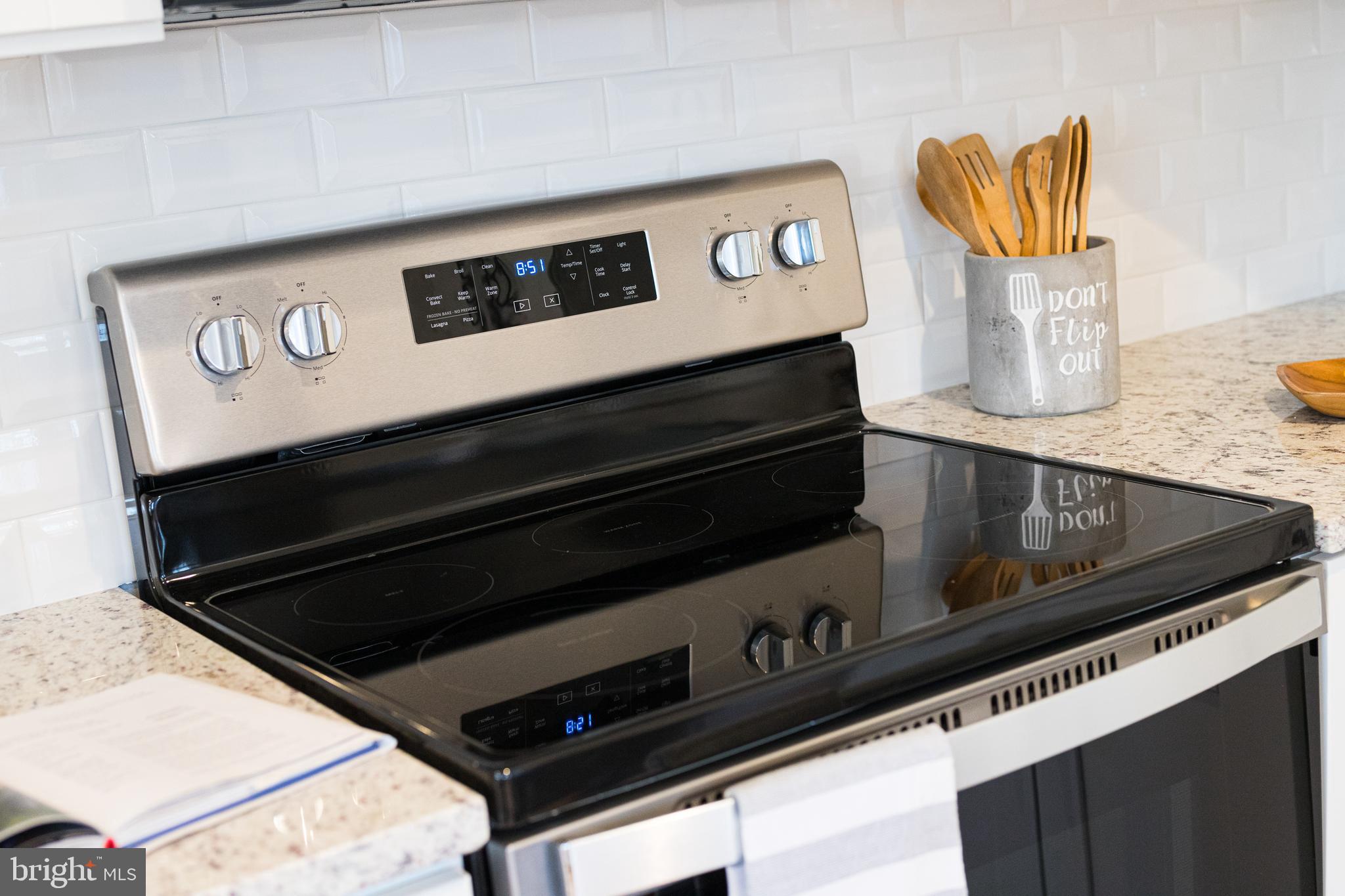 WOODLAND BEACH - Residential