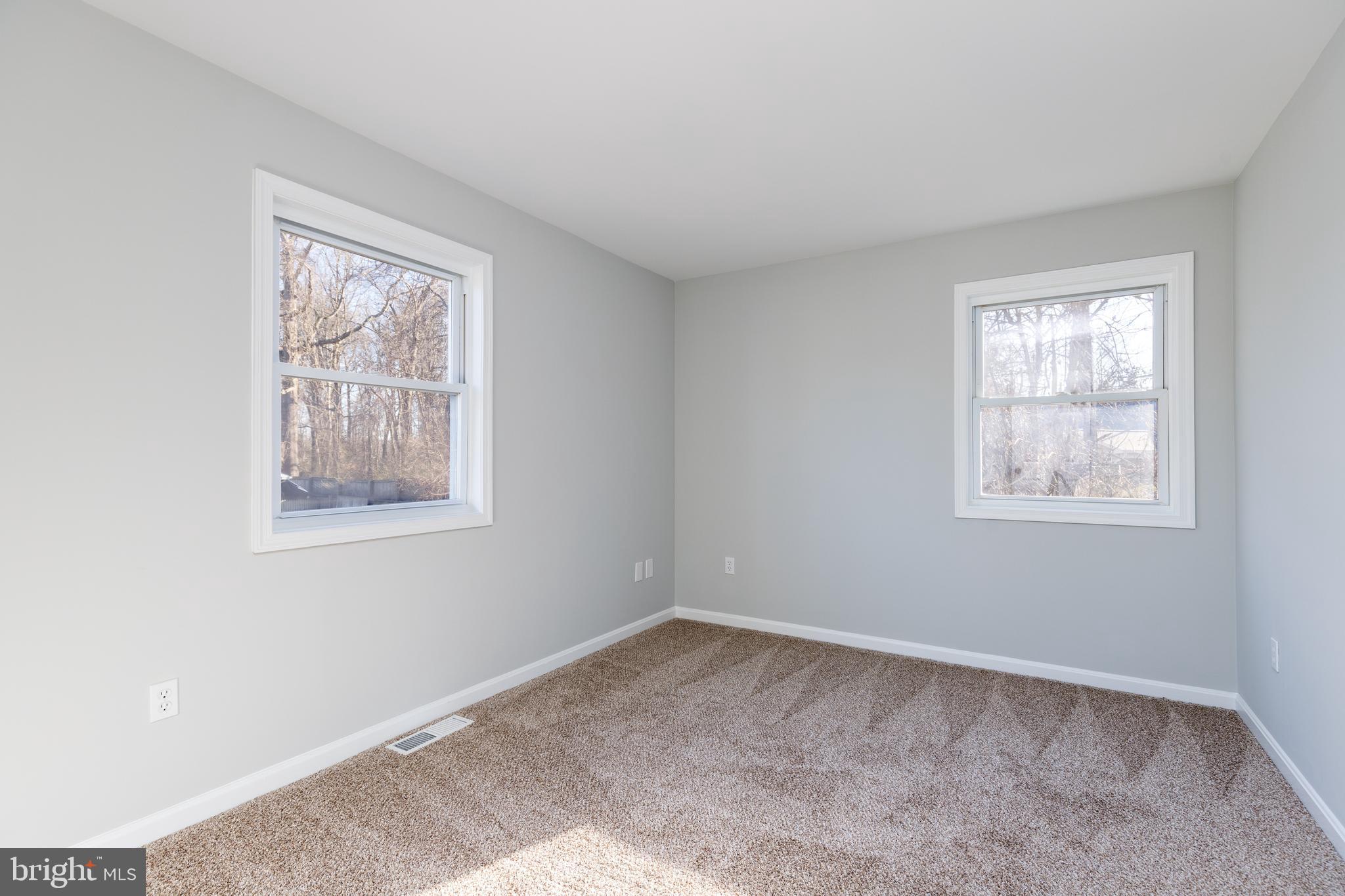 WOODLAND BEACH - Residential