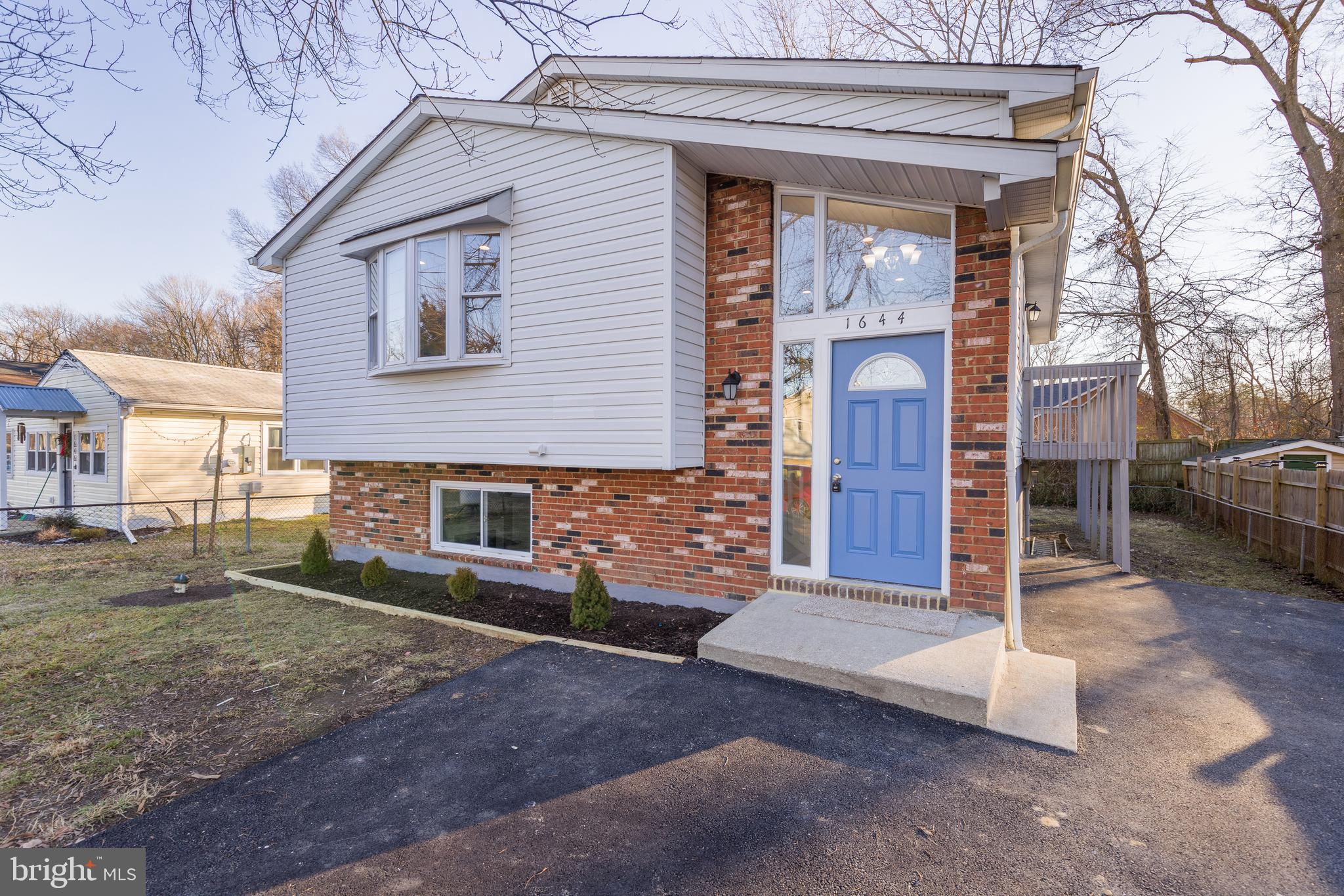 WOODLAND BEACH - Residential