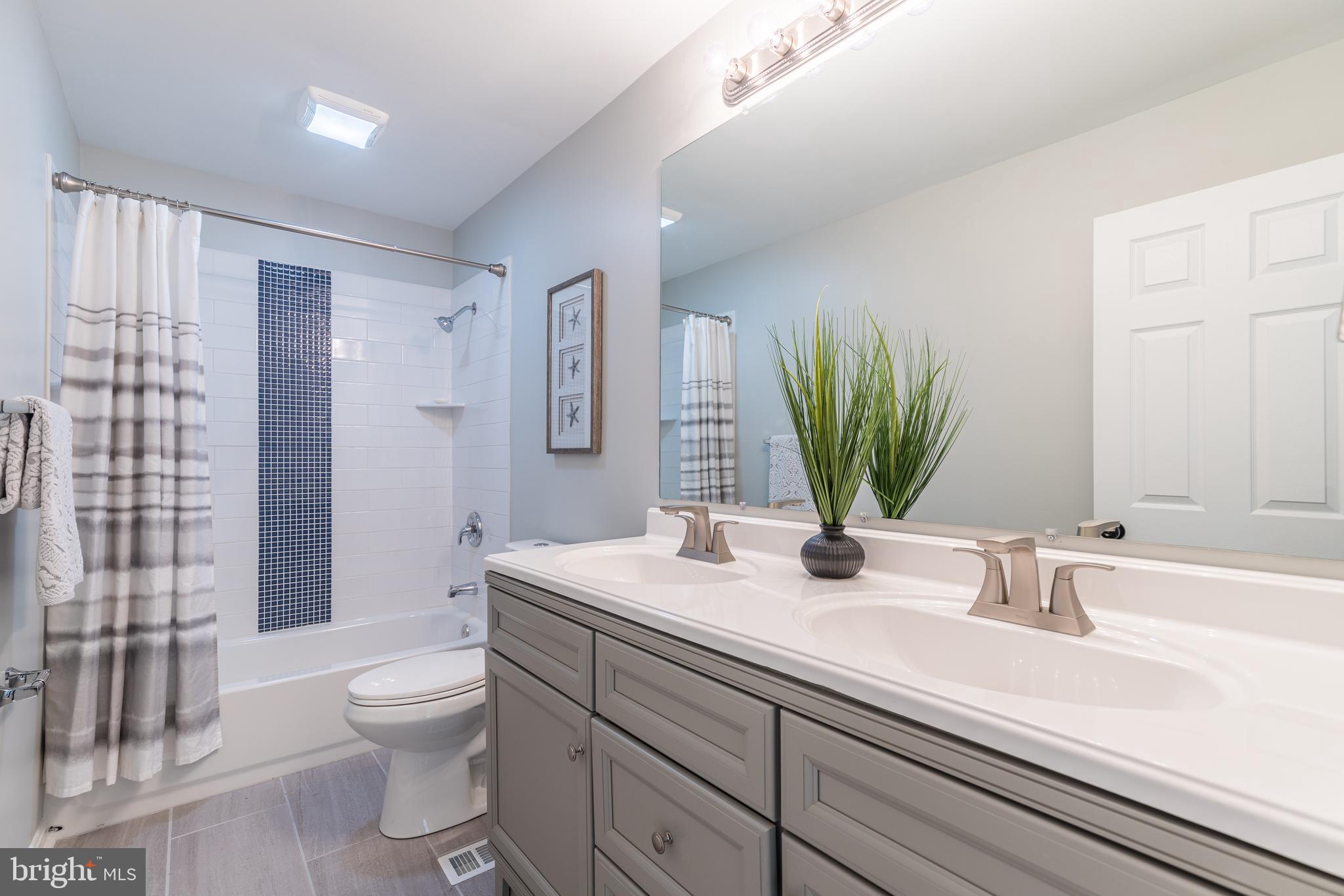 WOODLAND BEACH - Residential