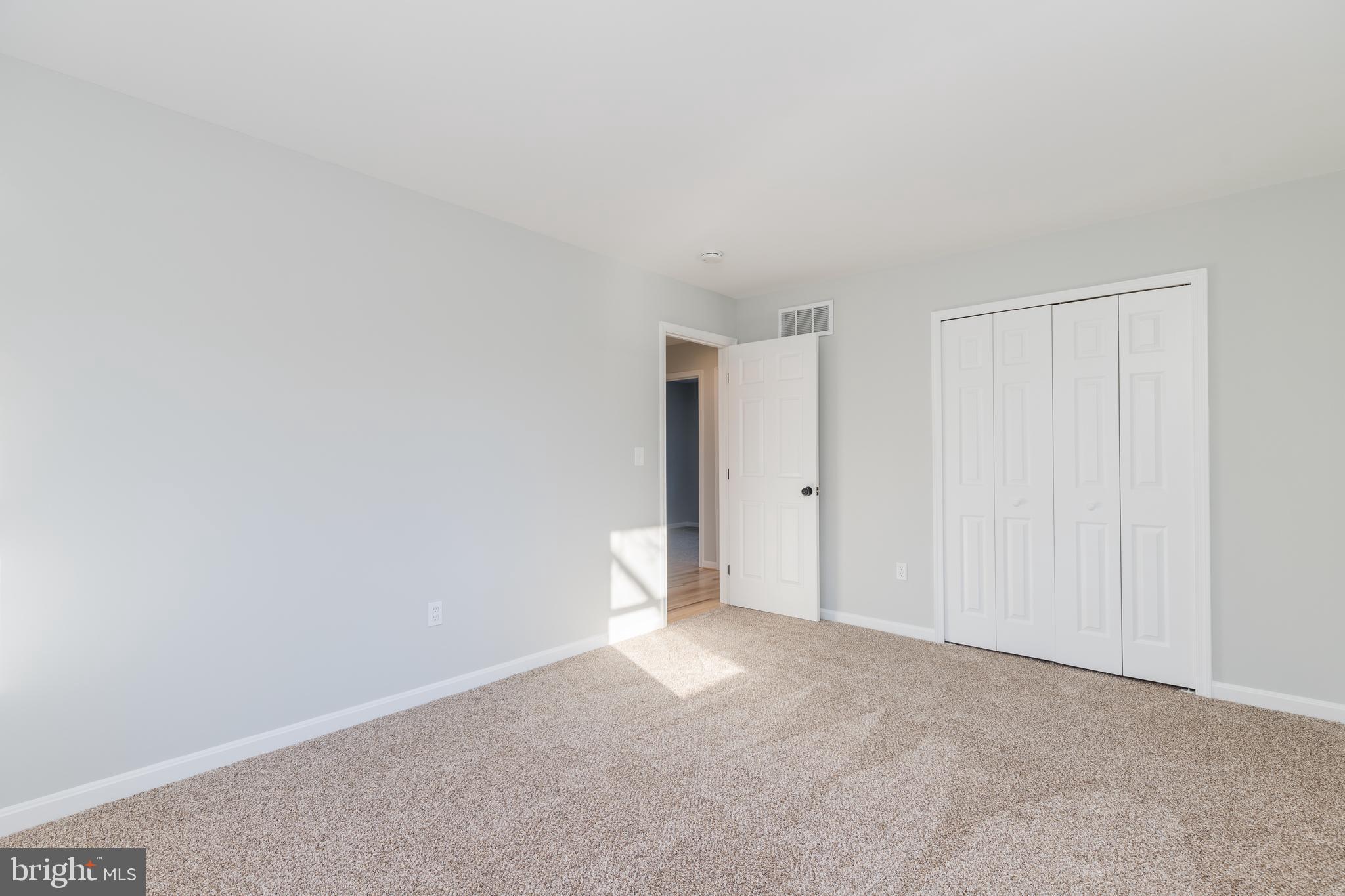 WOODLAND BEACH - Residential