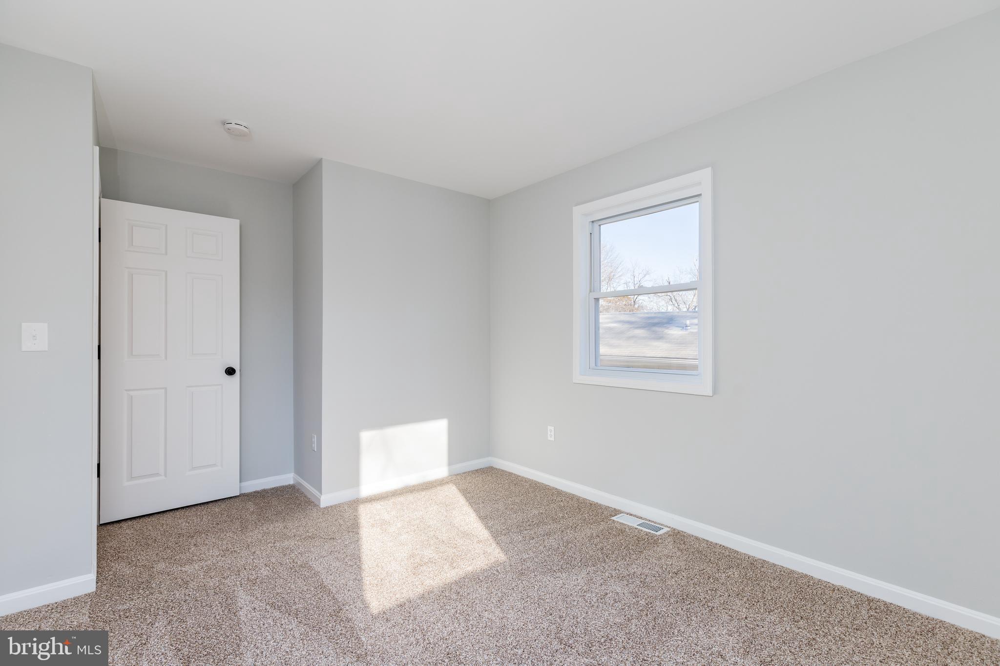 WOODLAND BEACH - Residential