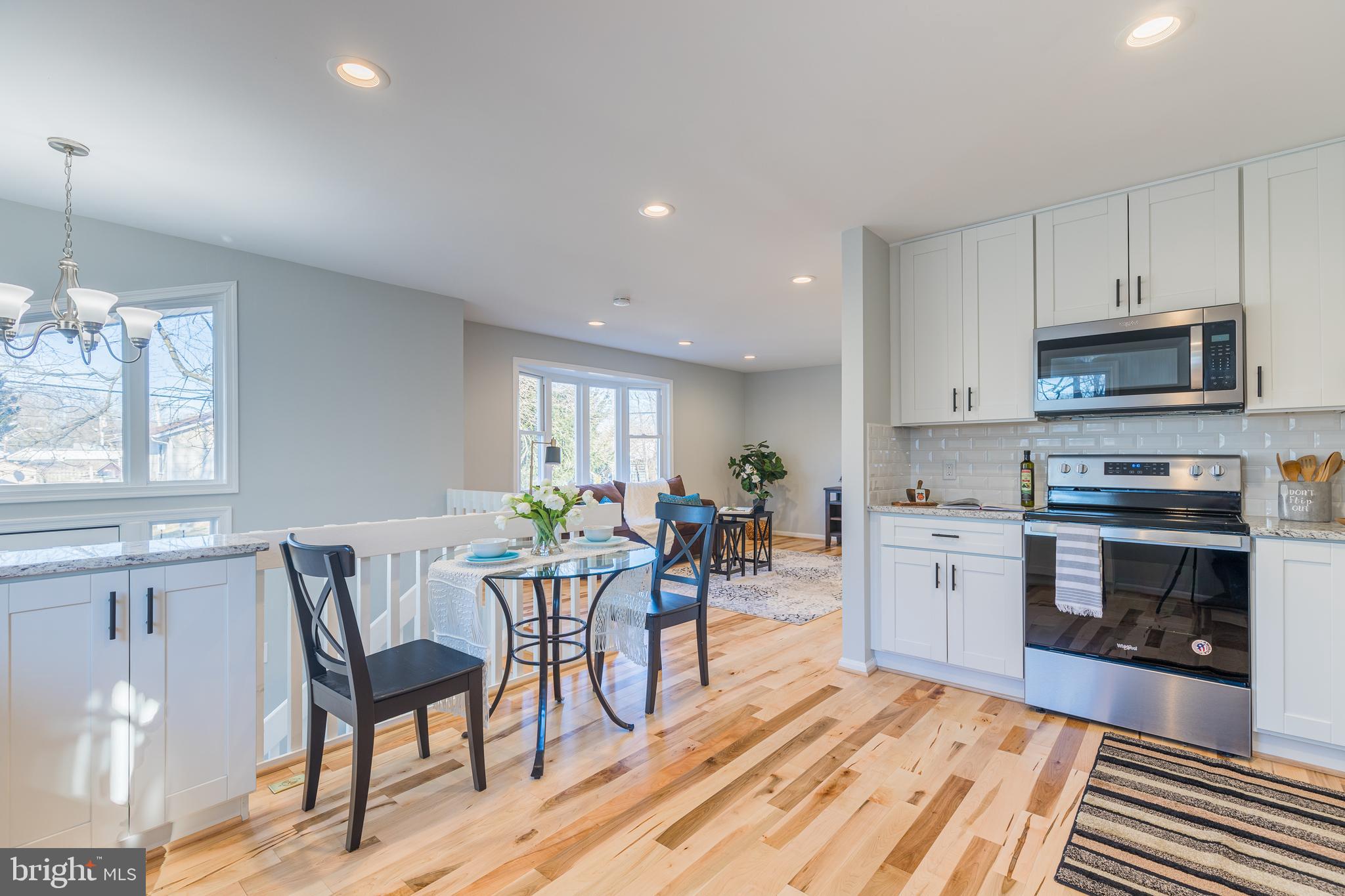 WOODLAND BEACH - Residential