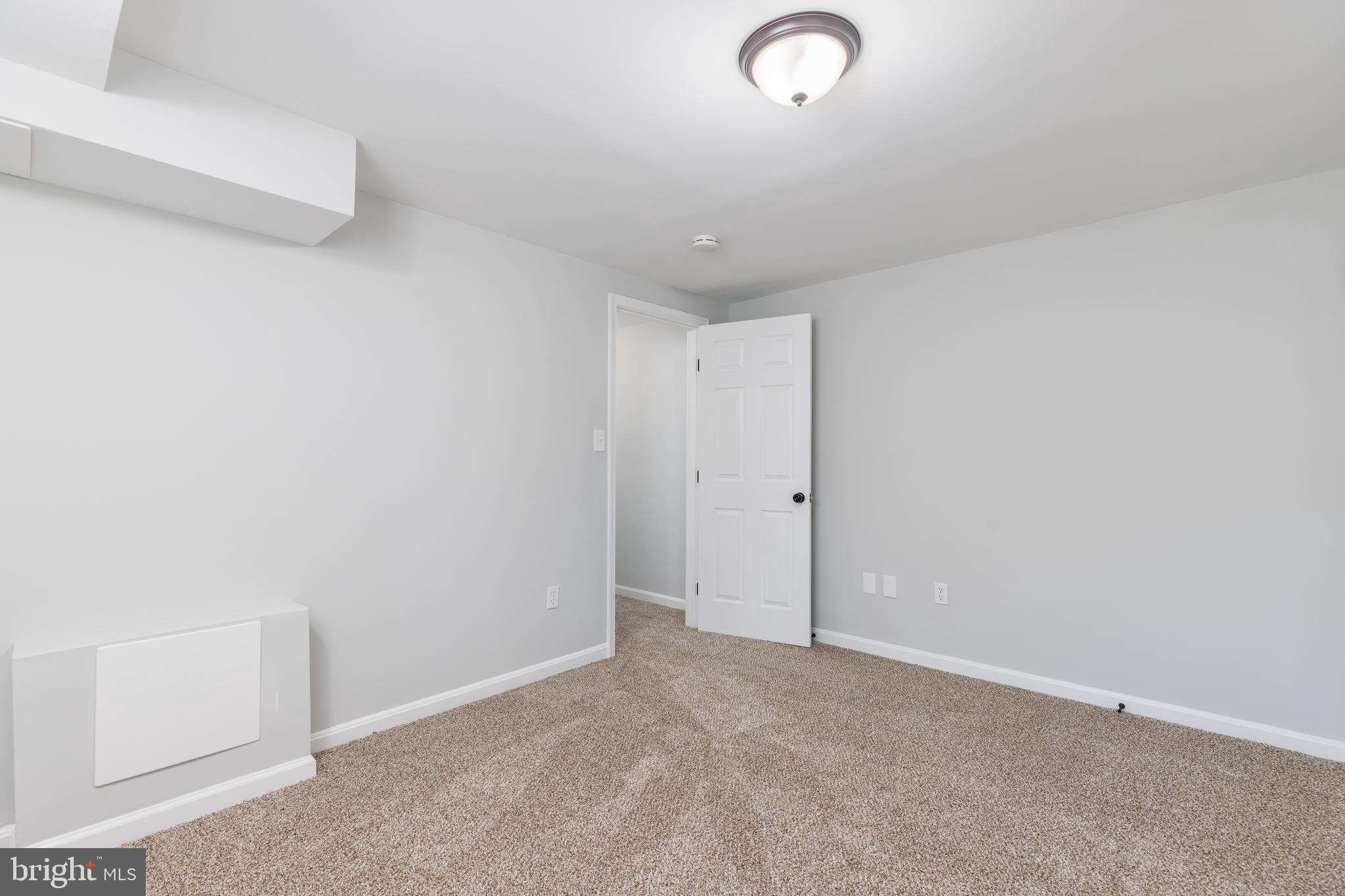 WOODLAND BEACH - Residential