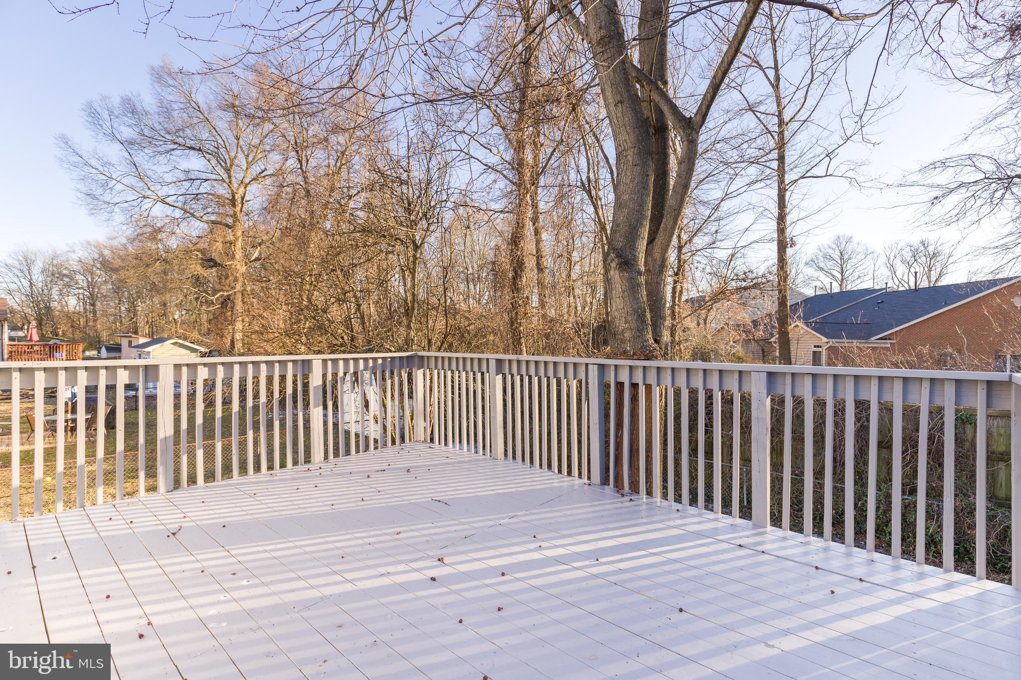 WOODLAND BEACH - Residential