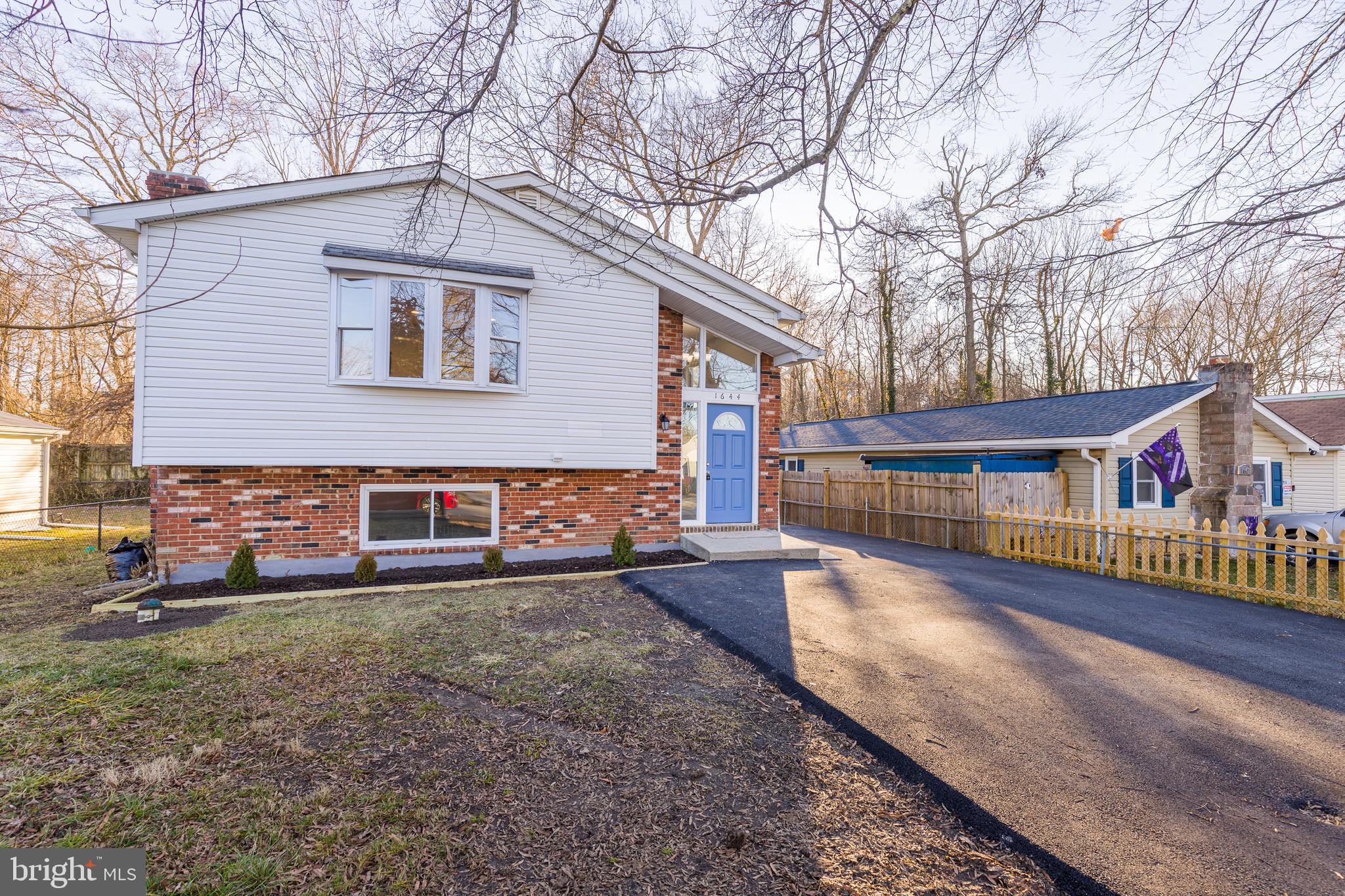 WOODLAND BEACH - Residential