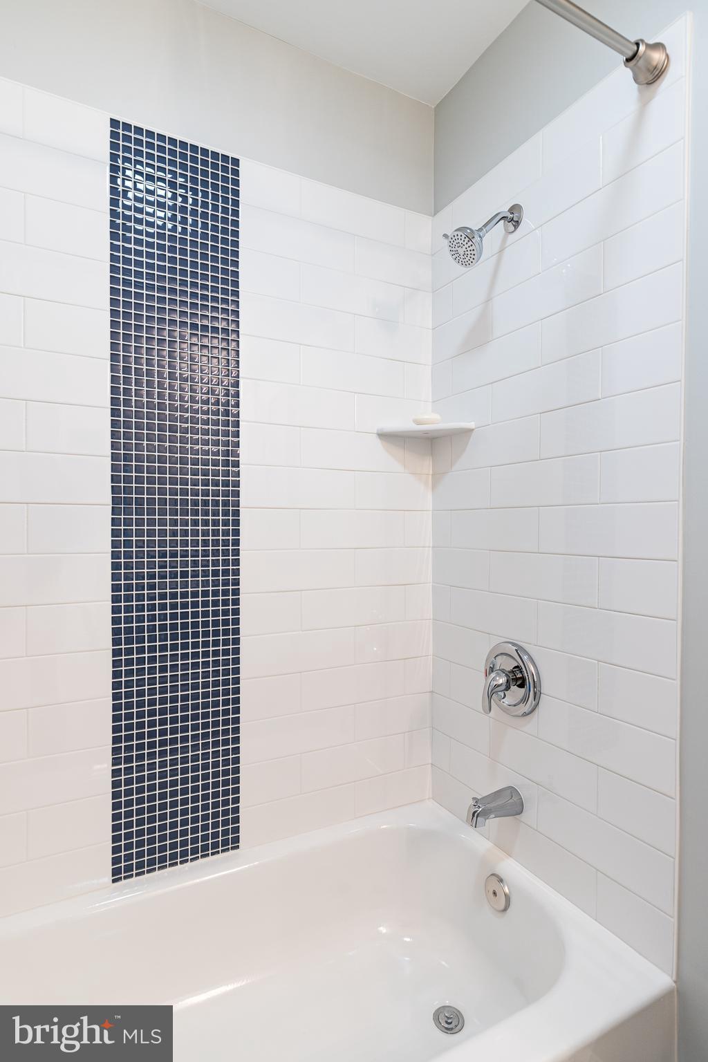 WOODLAND BEACH - Residential