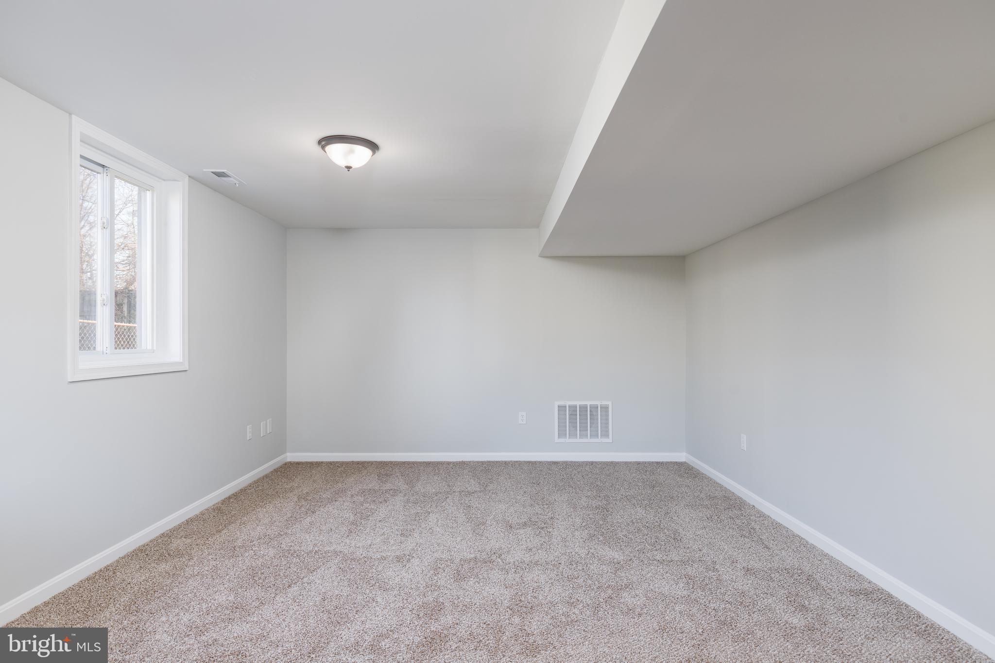 WOODLAND BEACH - Residential