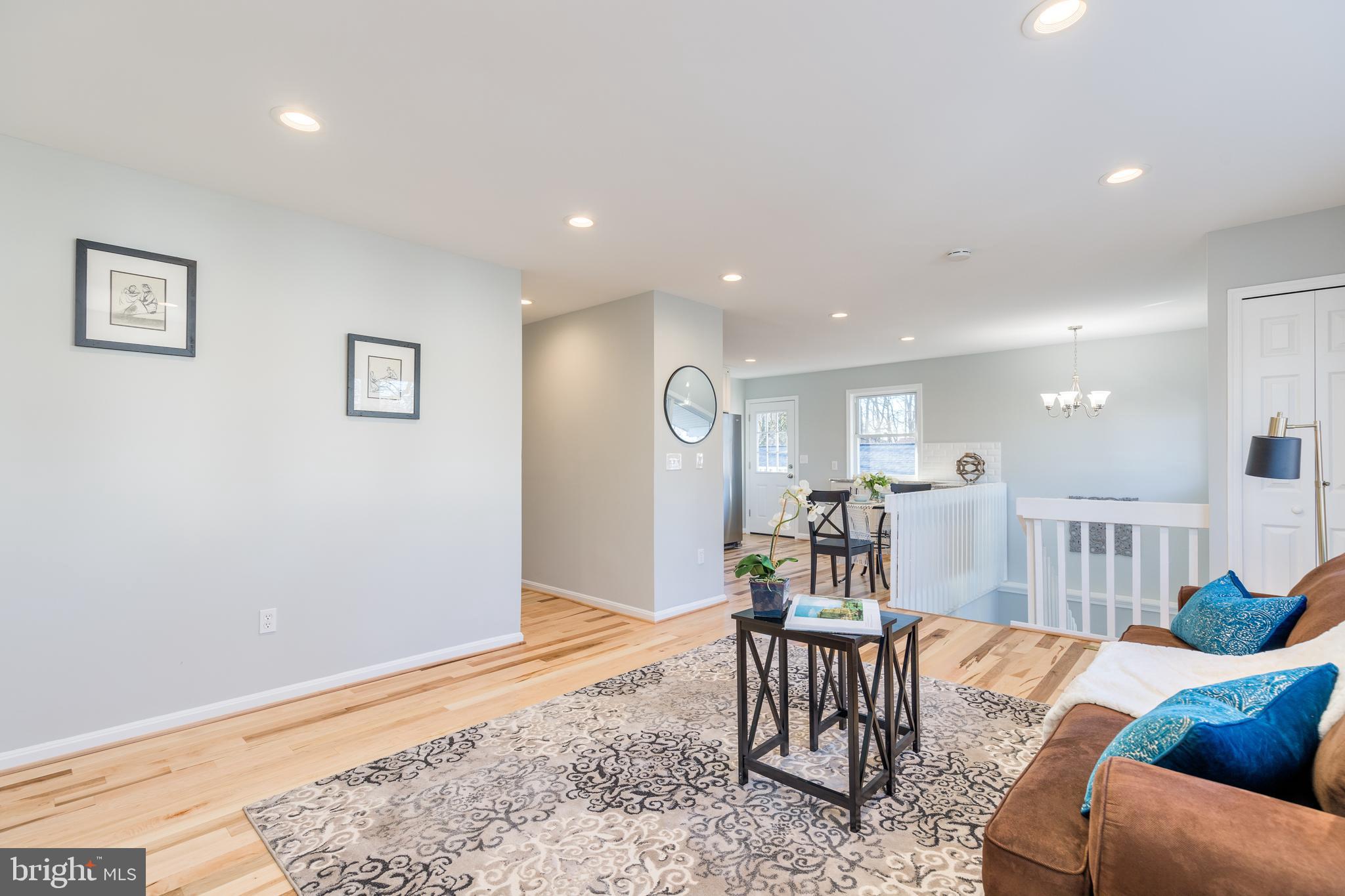 WOODLAND BEACH - Residential