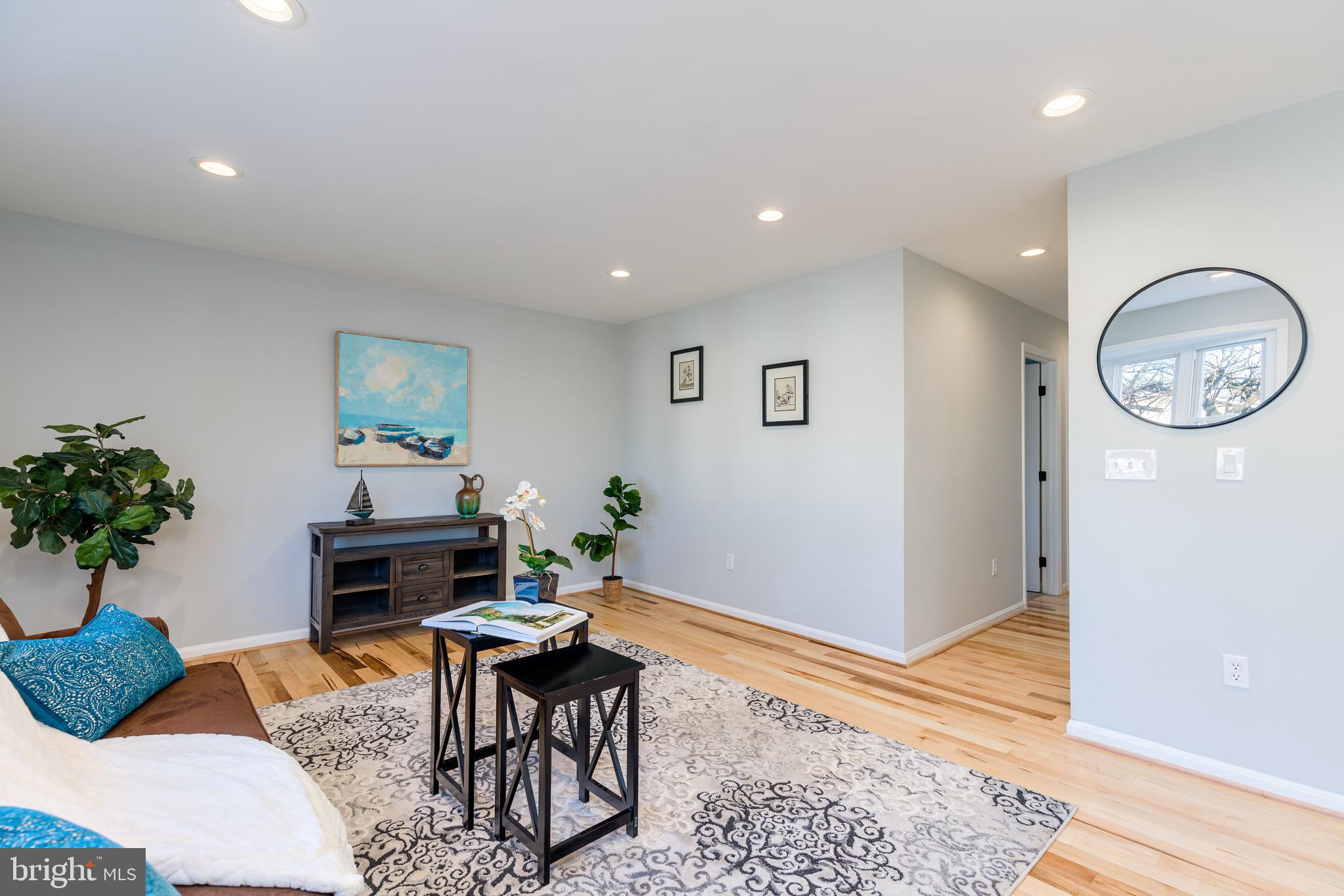 WOODLAND BEACH - Residential