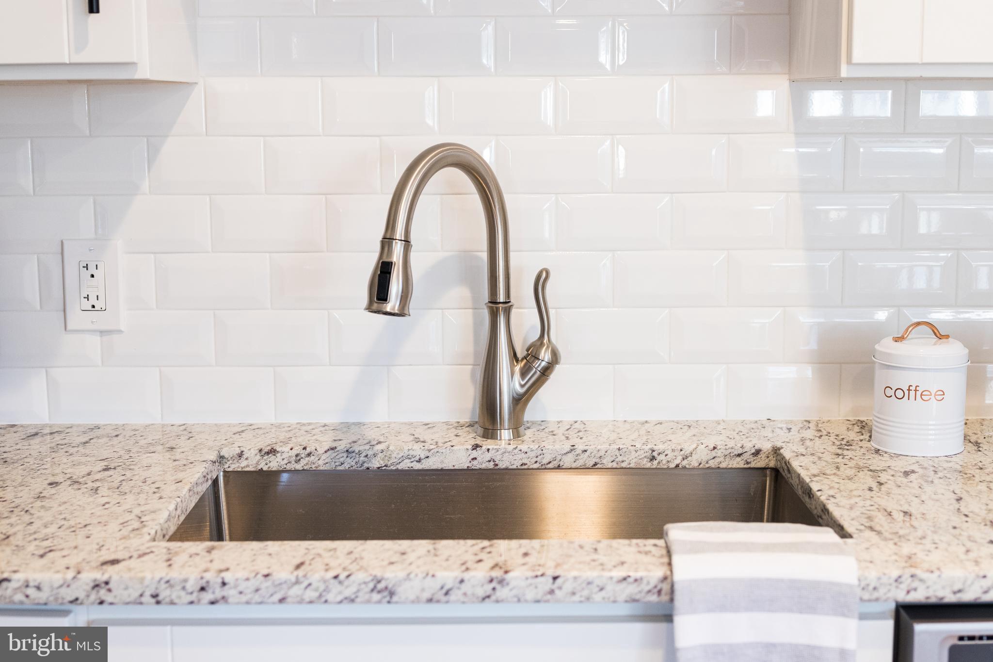 WOODLAND BEACH - Residential