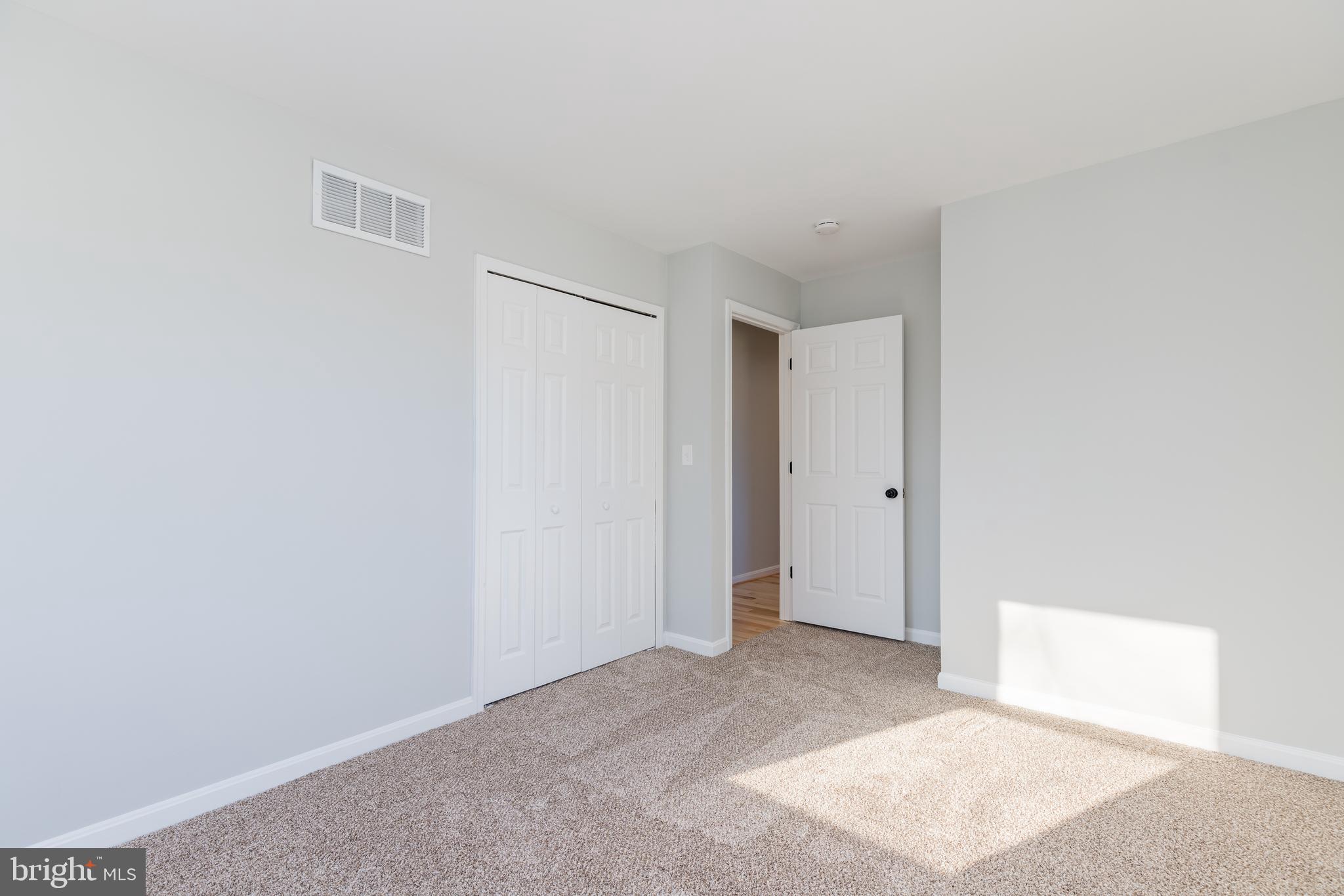 WOODLAND BEACH - Residential