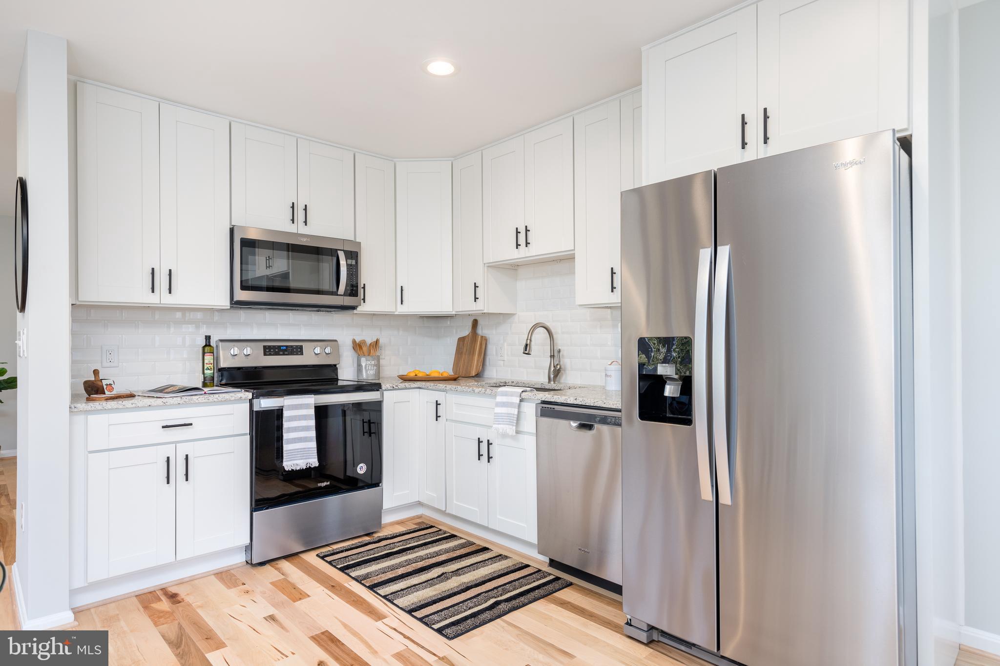 WOODLAND BEACH - Residential