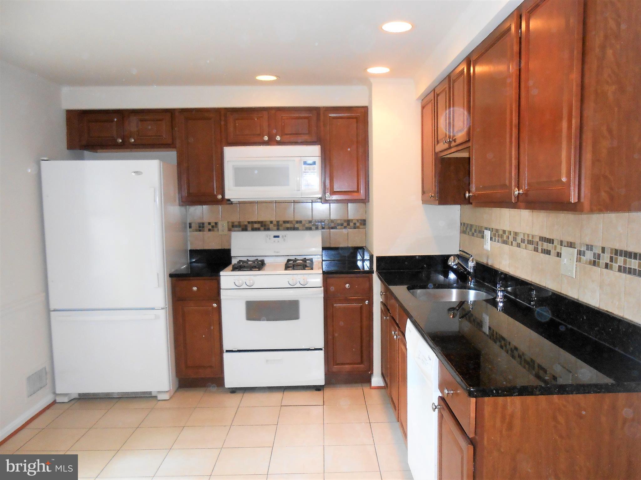 GREENWICH HILL - Residential Lease