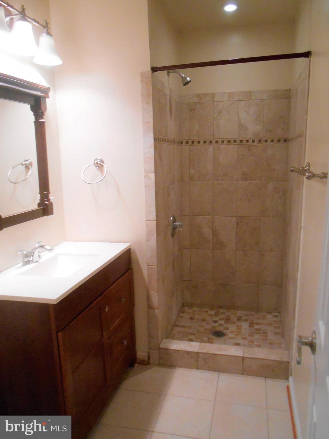 GREENWICH HILL - Residential Lease