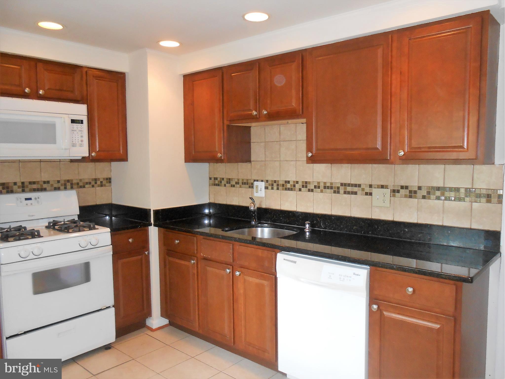 GREENWICH HILL - Residential Lease