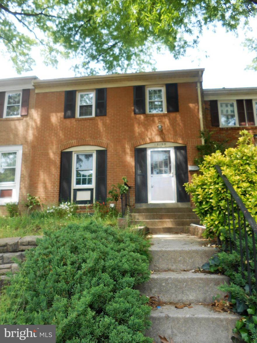 well maintained large 3 level interior brick front townhouse. Fresh pain, new carpet, granite countertops, fenced back yard & a finished walk-out basement. No pets allowed.